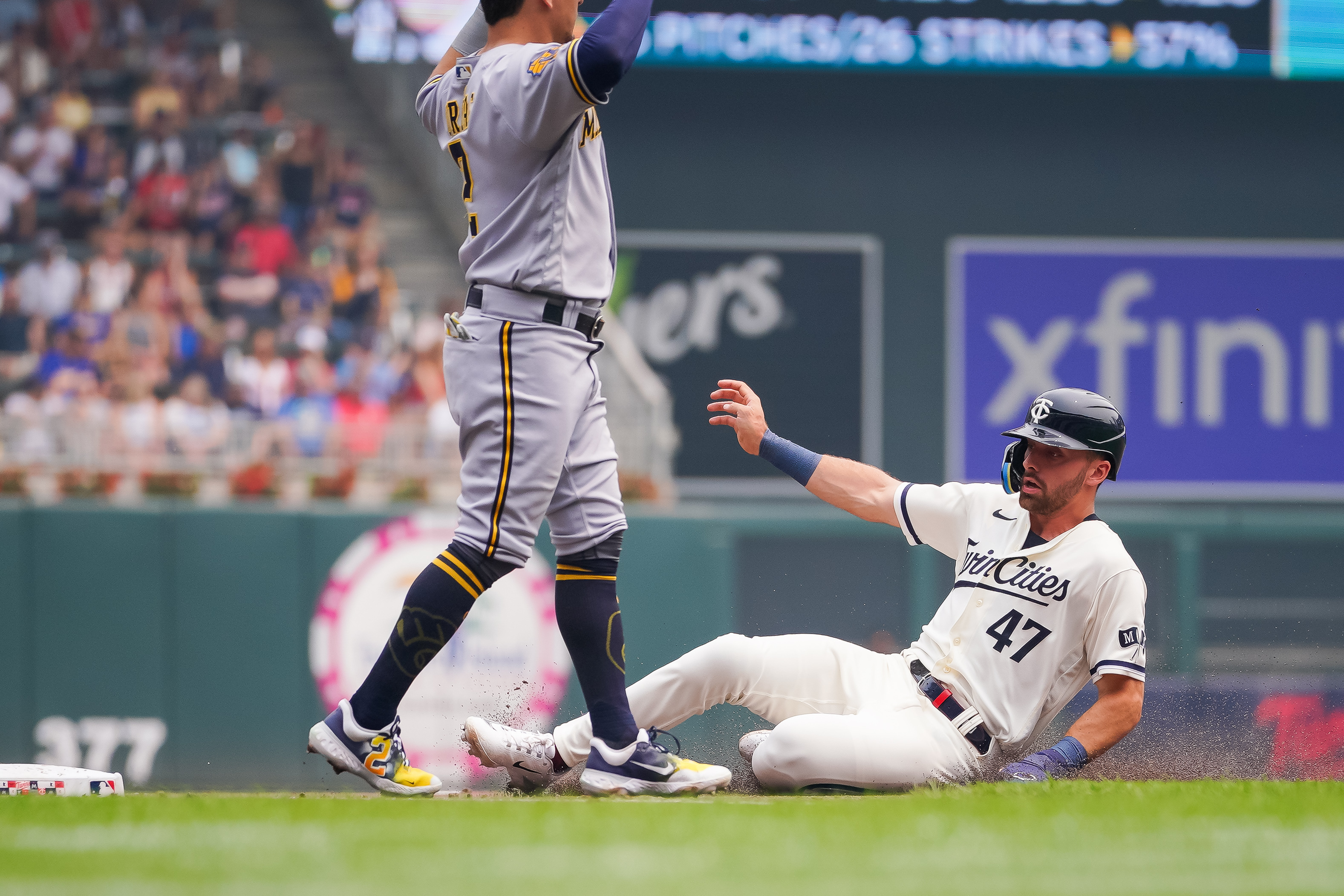 Carlos Correa strikes again to lead Twins past Brewers