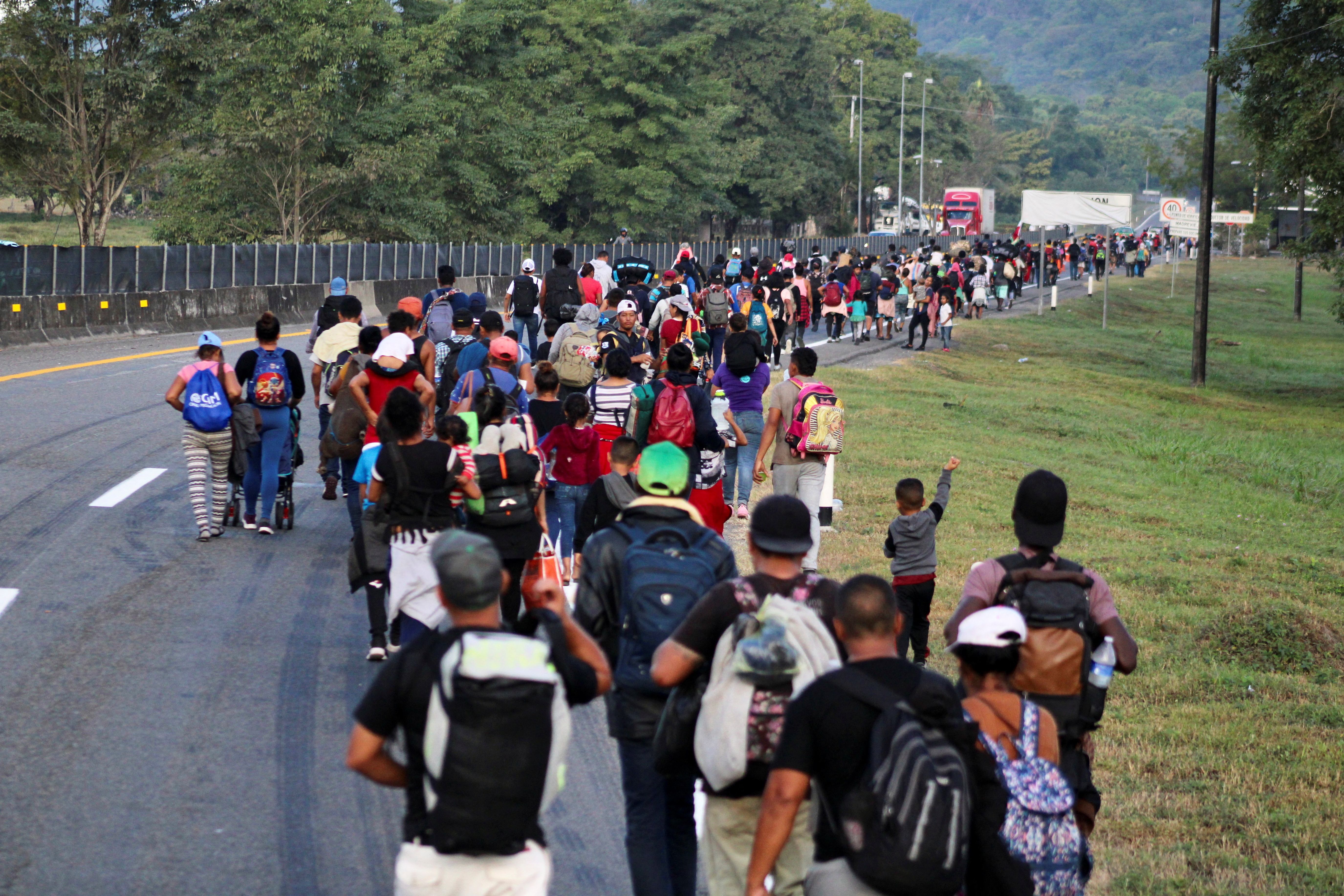 米・メキシコ、移民問題巡りより緊密な協力で合意　共同声明