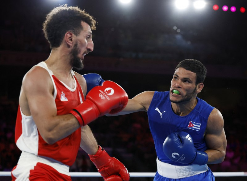 Boxing-Cuba's Alvarez breaks French hearts to win men's lightweight ...