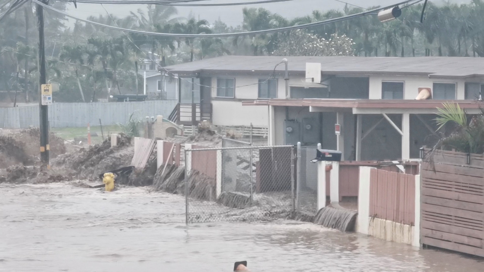 Hawaii declares emergency due to floods, orders evacuations Reuters