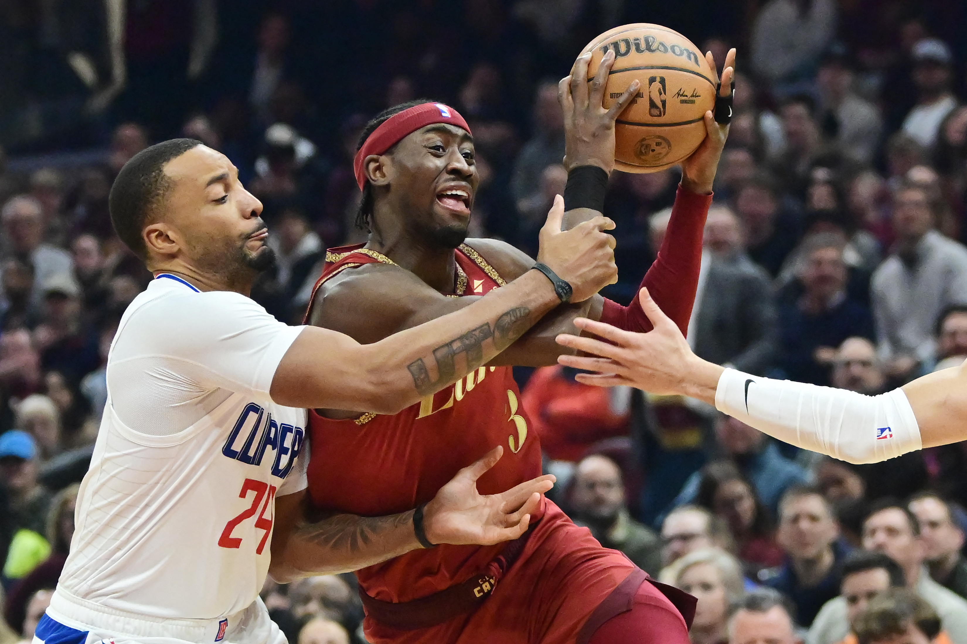 Surging Cavaliers cool off Clippers | Reuters