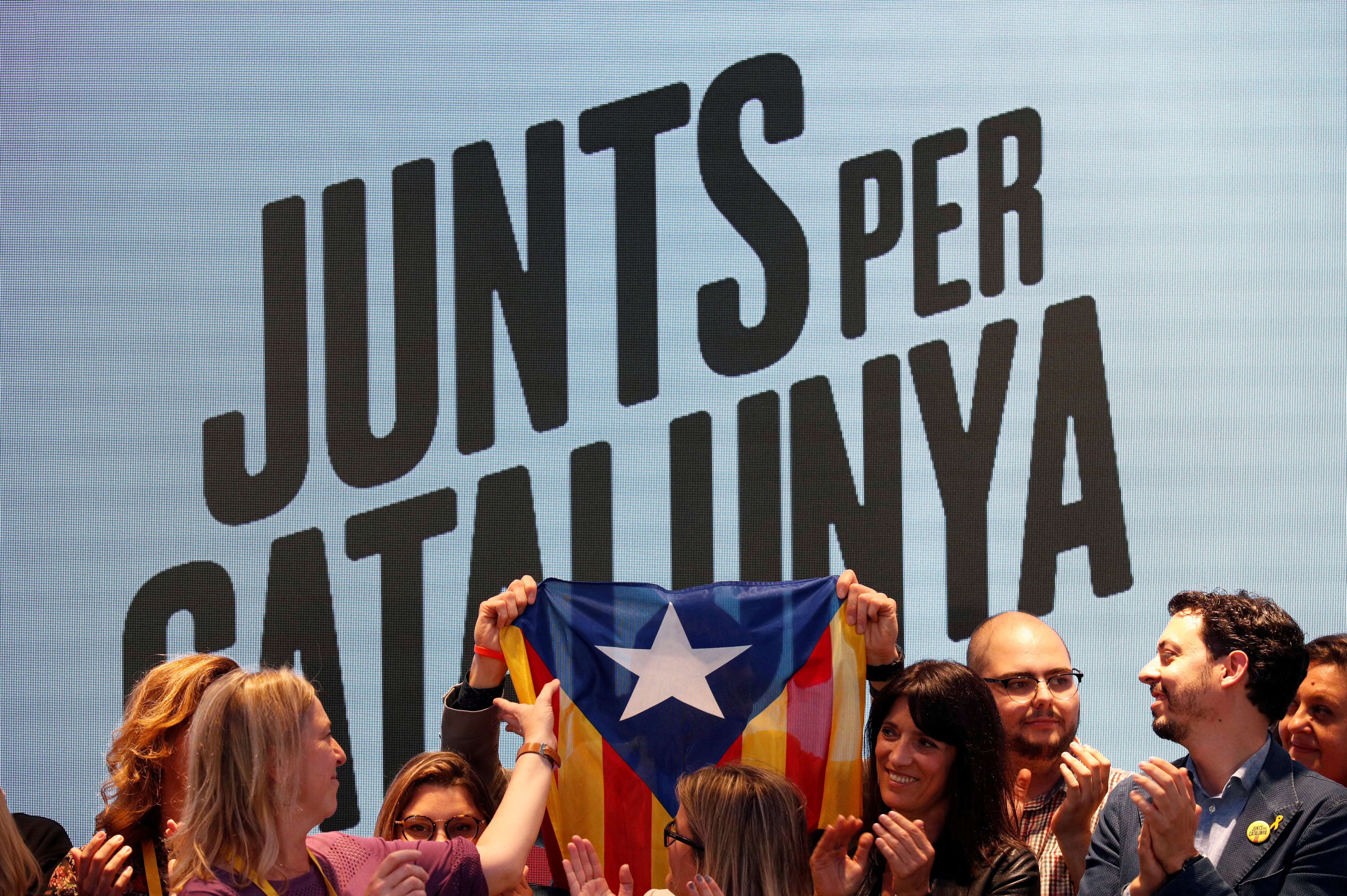 Catalan independence push puts Spanish border town on edge