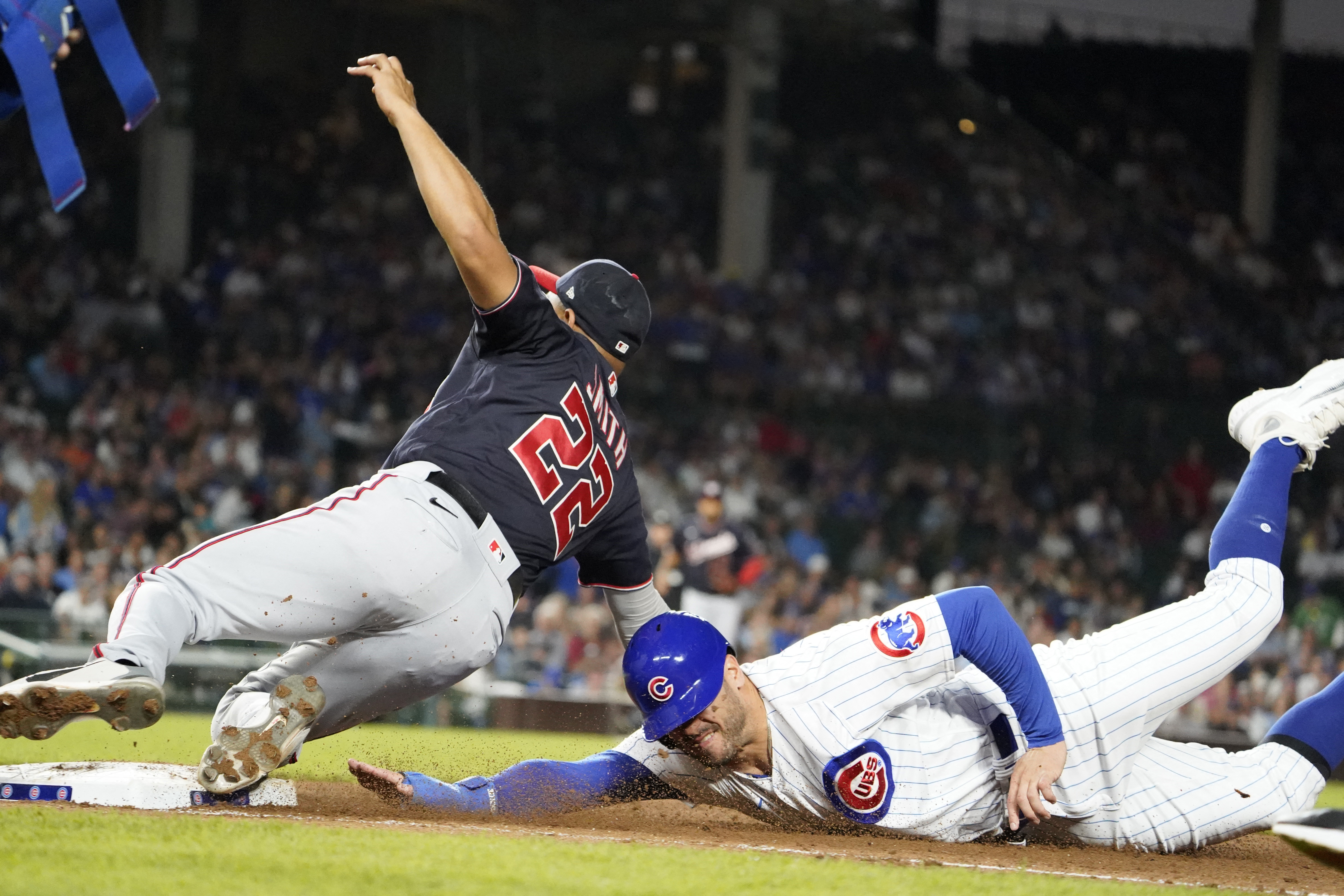 Offense explodes as Cubs rout Nationals