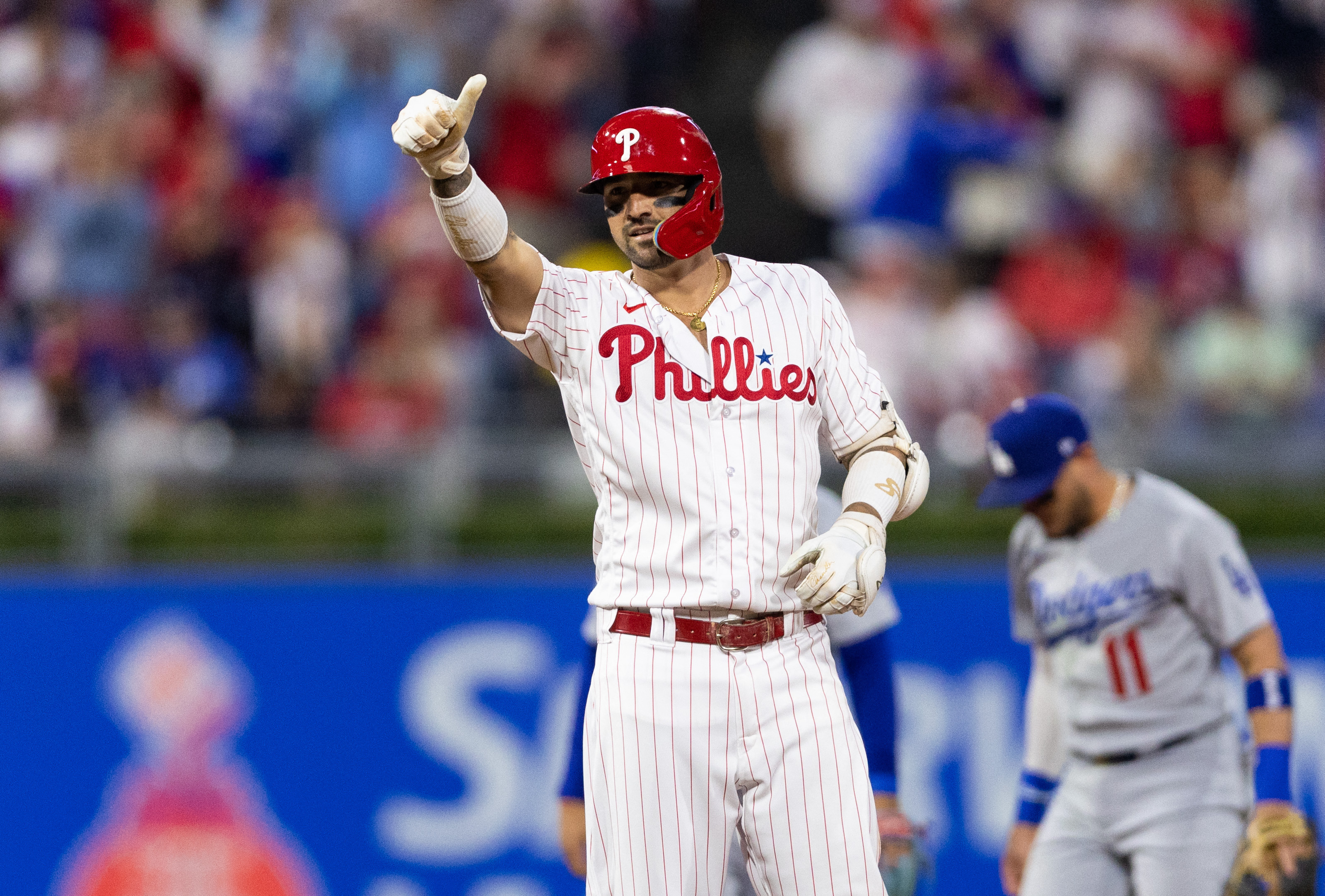 Phillies' Kyle Schwarber finishes off Dodgers with HR in ninth