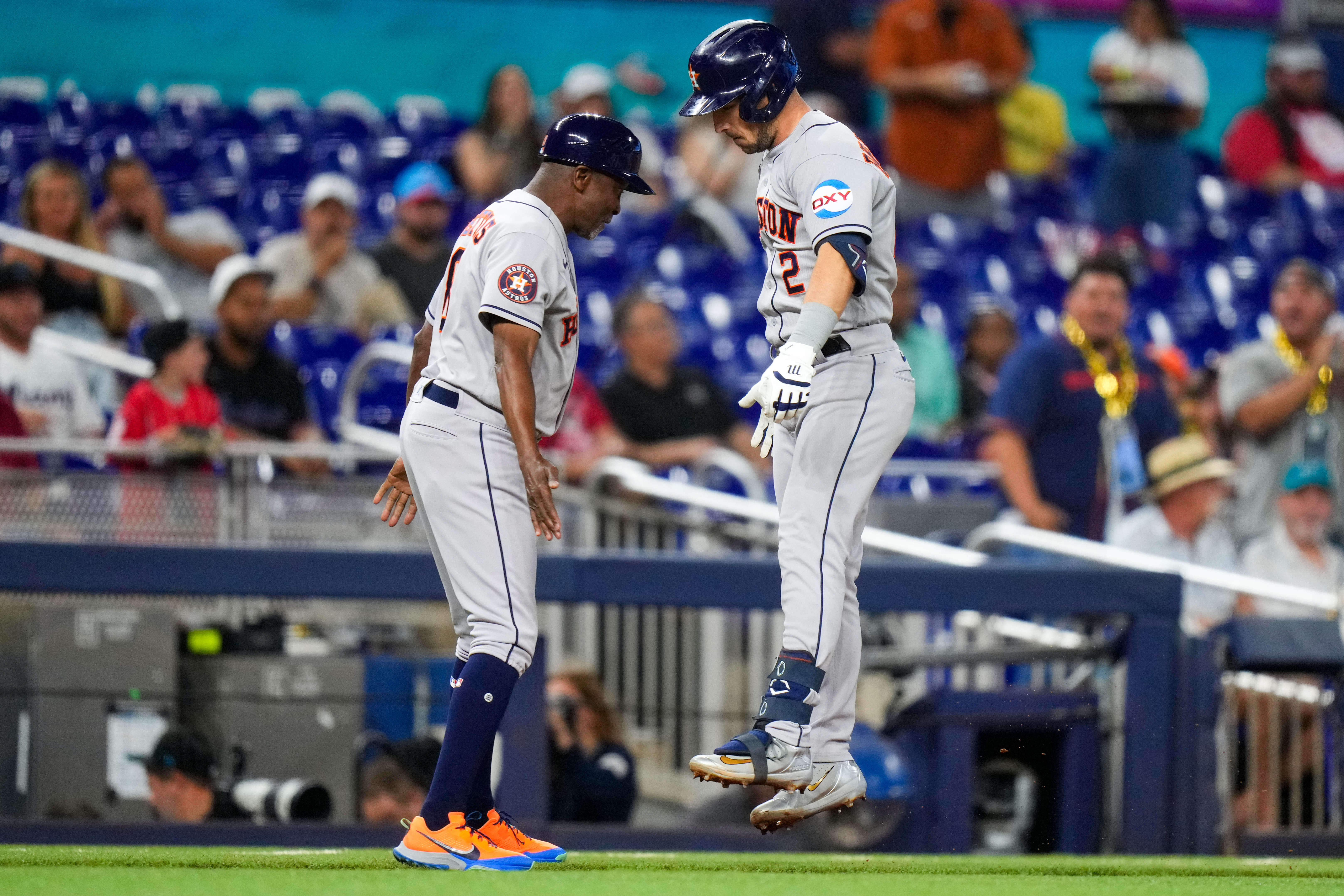 Kyle Tucker hits tiebreaking homer in 7th, Astros rally past Marlins 6-5 -  The San Diego Union-Tribune