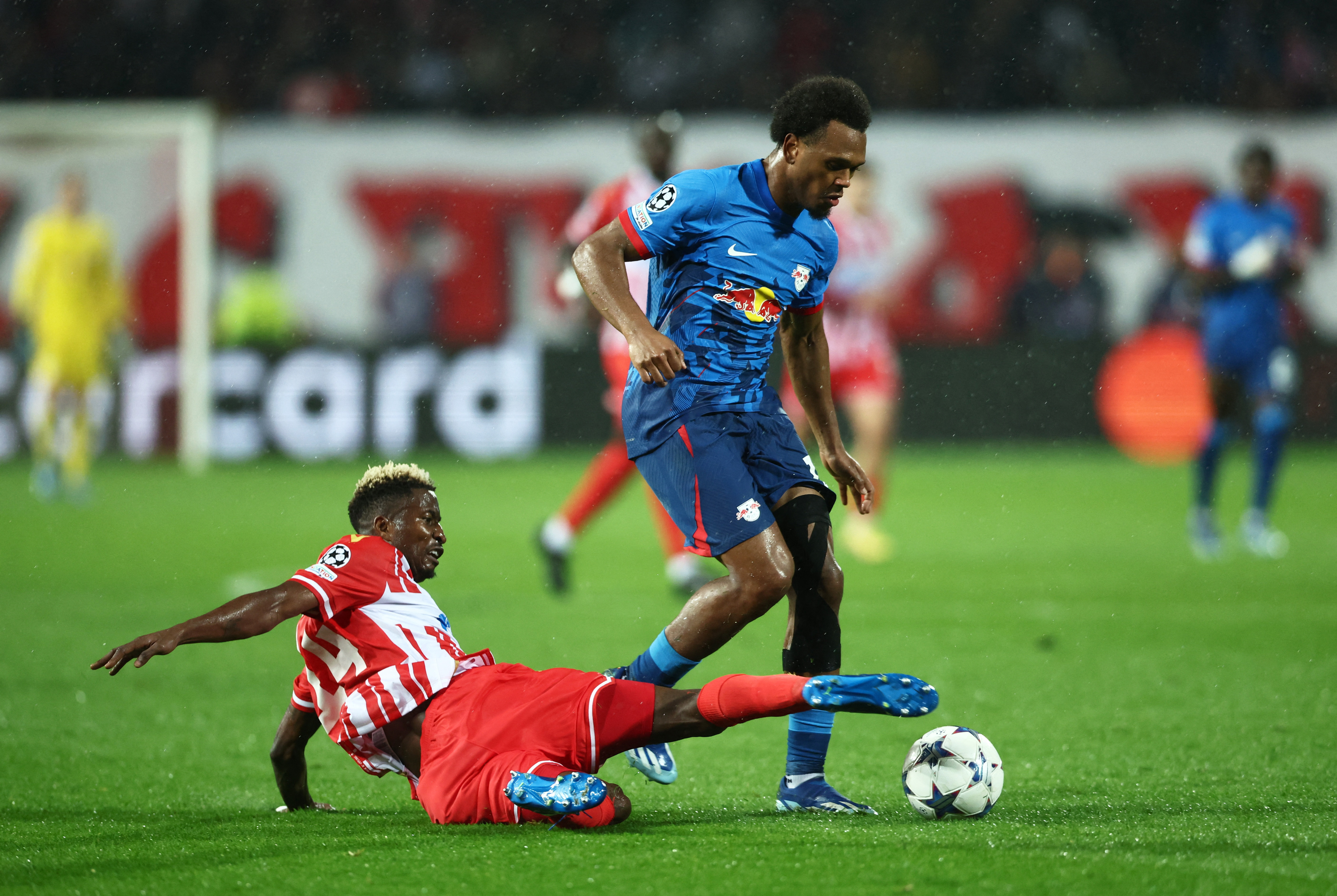 Loïs Openda of RB Leipzig controls the ball during the UEFA