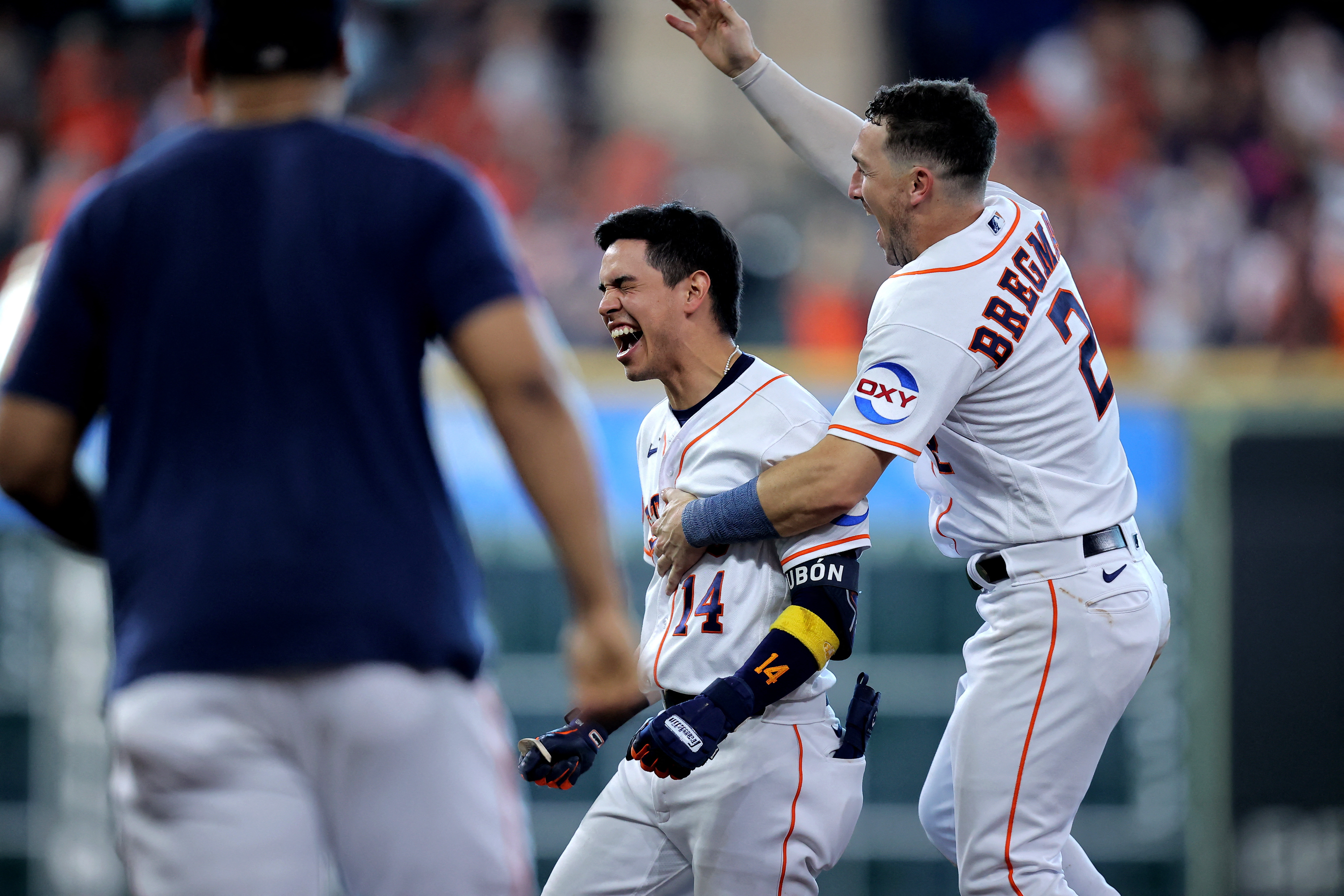 Astros rally late, beat O's in walk-off thriller