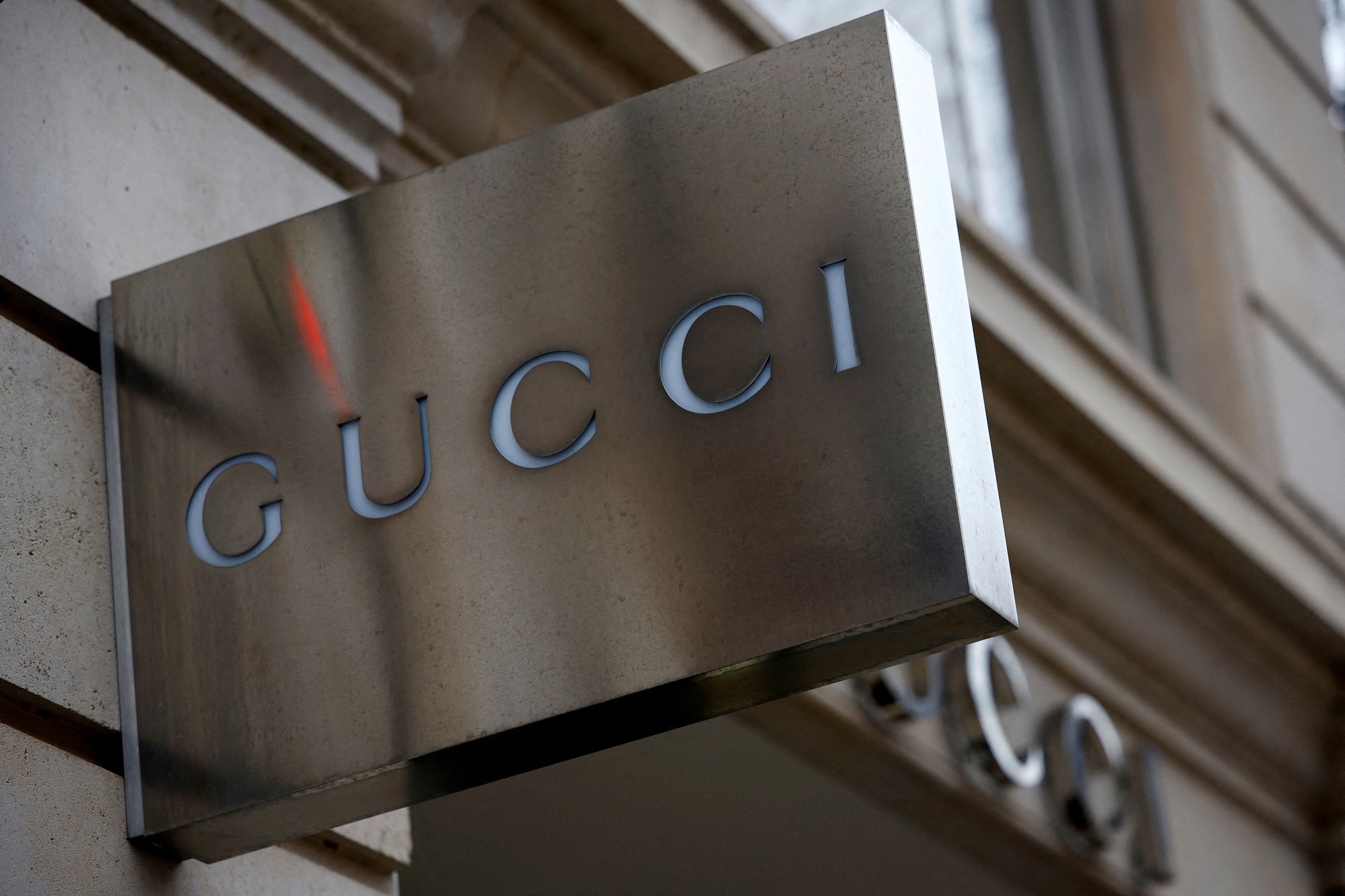 Gucci VS Louis Vuitton Challenge! Which Is better ? (Designer