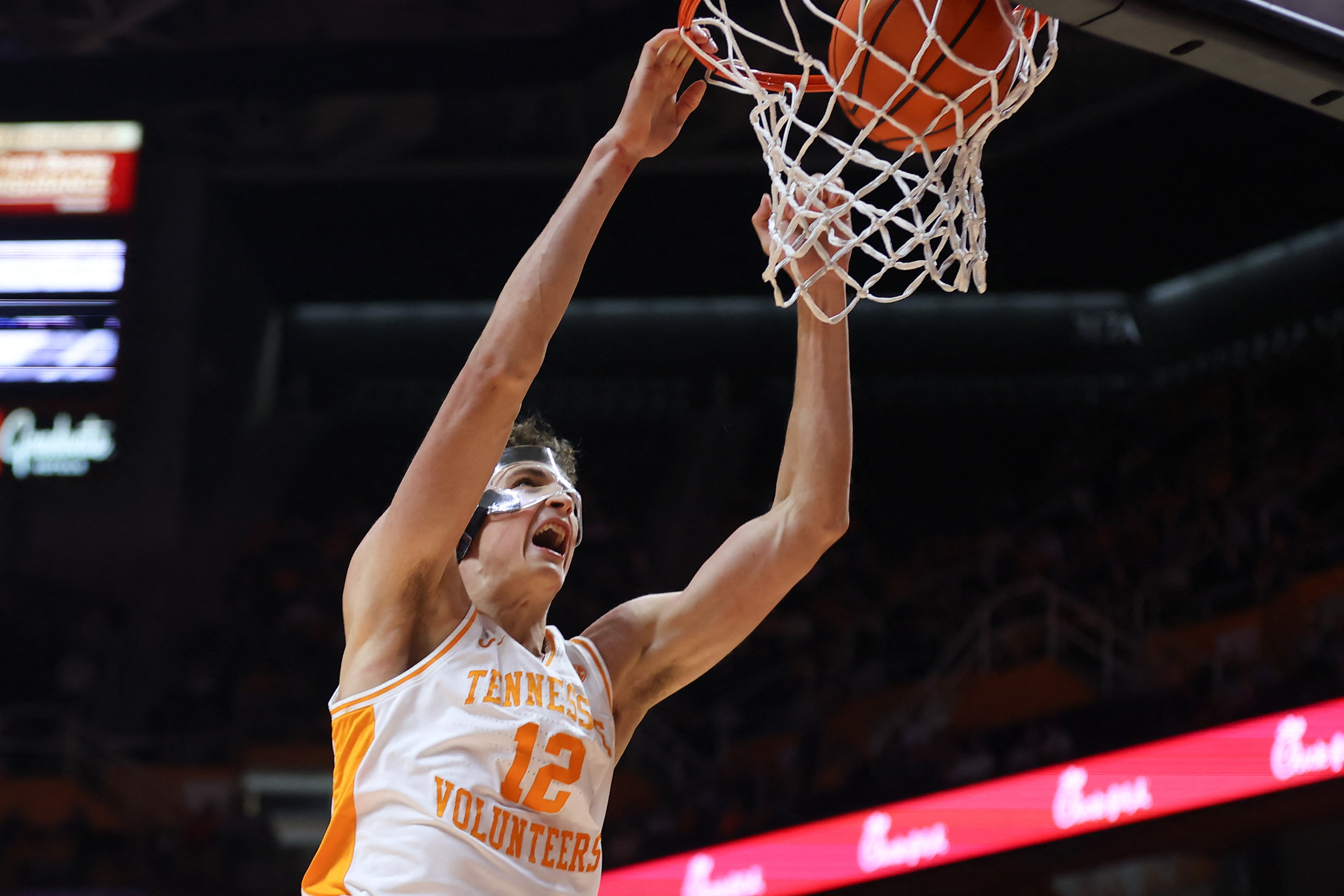 No. 9 Tennessee breezes by Tennessee Tech, 80-42 | Reuters