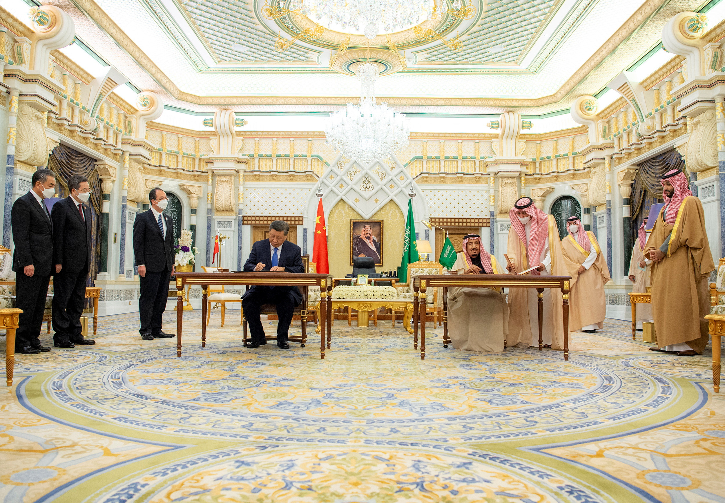 Saudi King Salman bin Abdulaziz and Chinese President Xi Jinping sign documents during a meeting in Riyadh