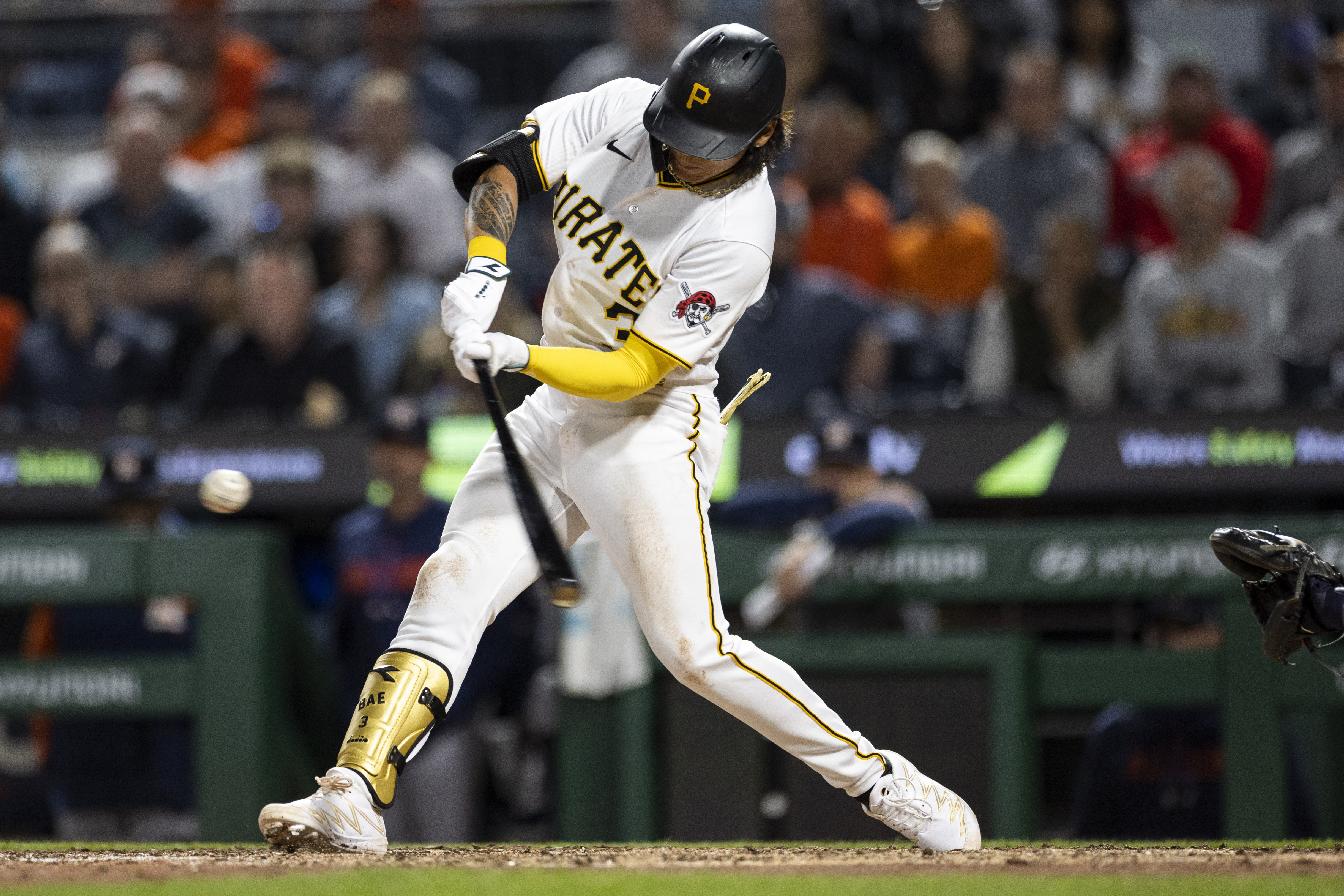 Ji Hwan Bae's walk-off 3-run HR sends Pirates past Astros