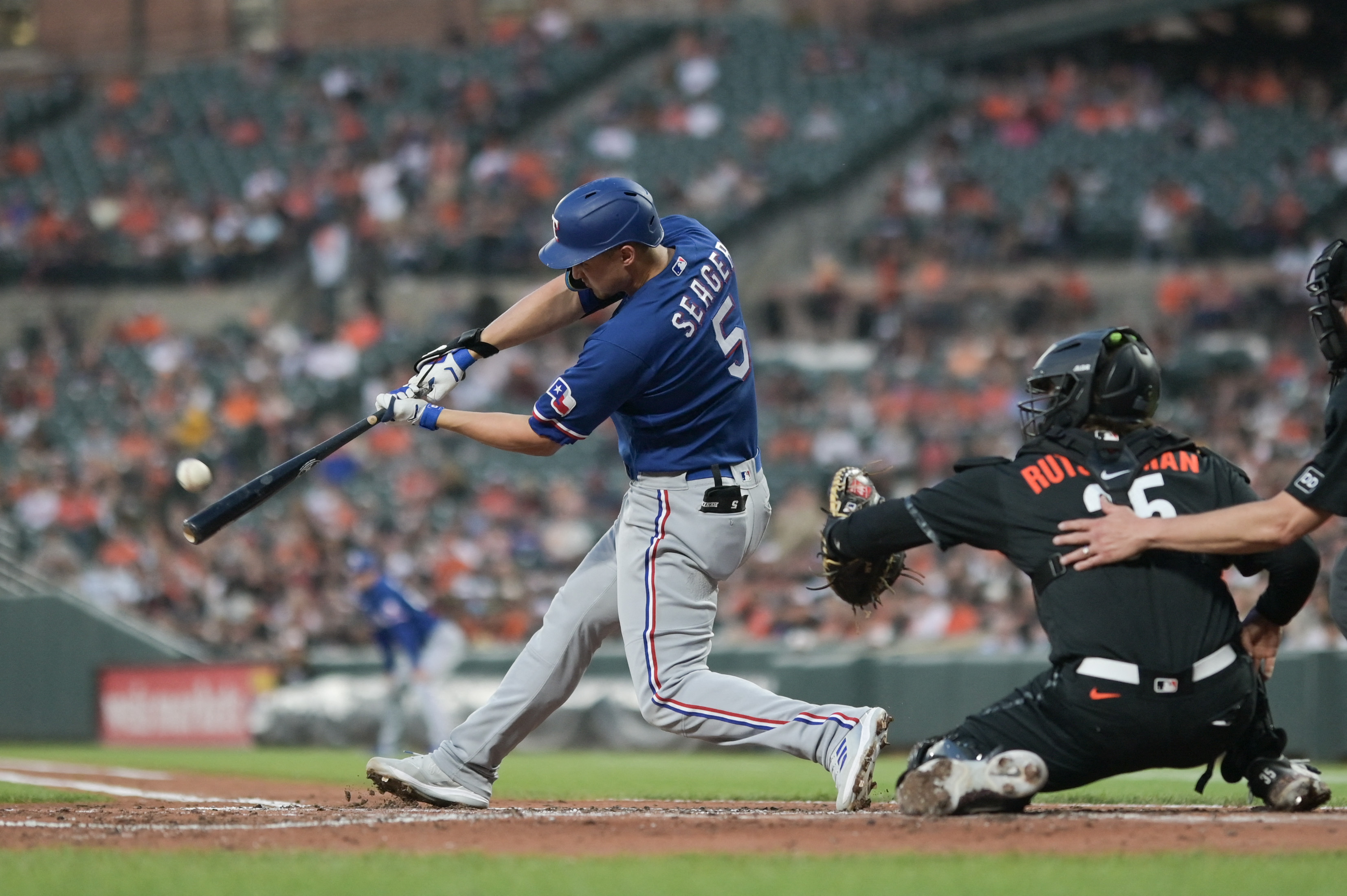 Rangers put up a five-run inning against the Orioles with base