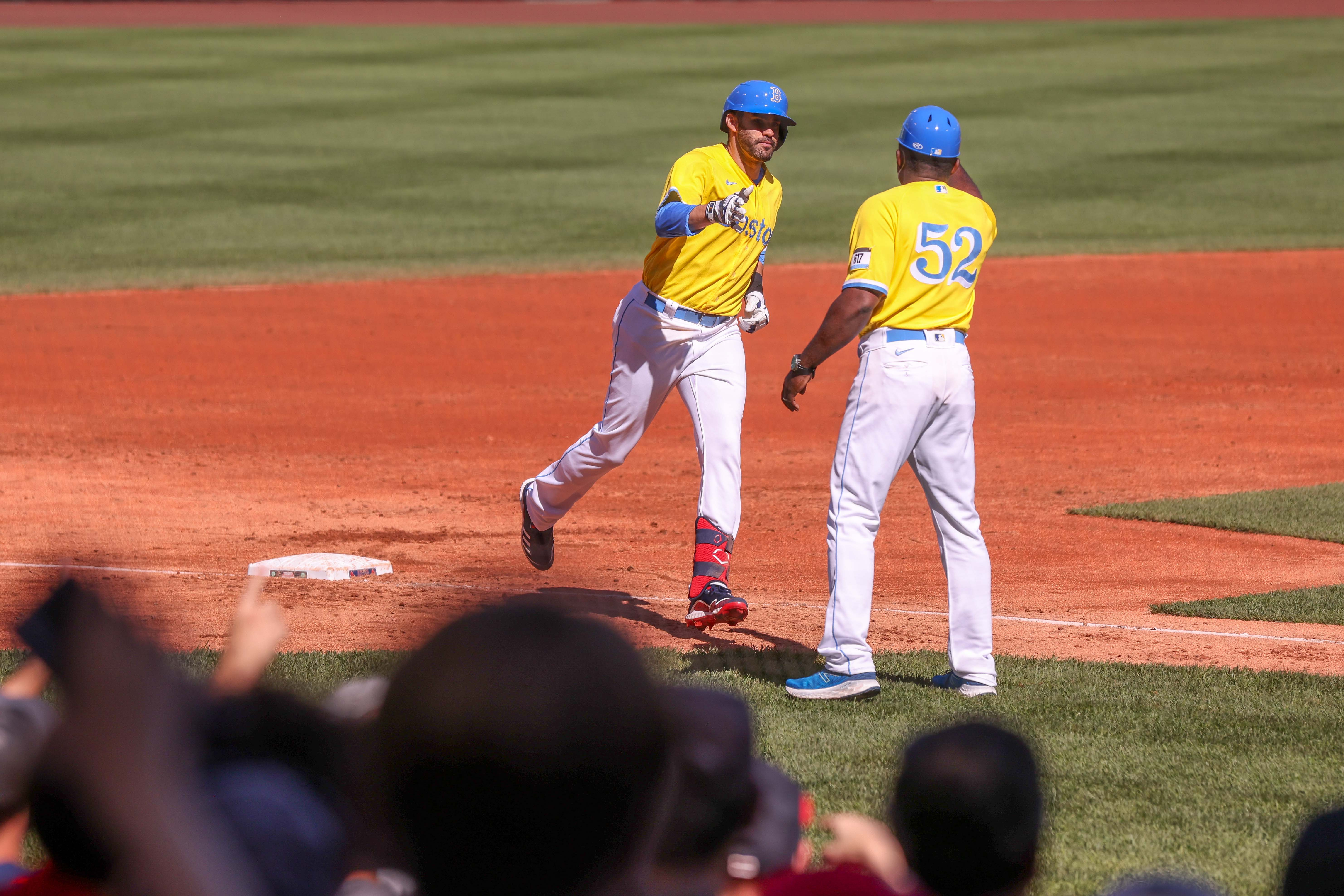 David Bote's sacrifice fly, 09/26/2021