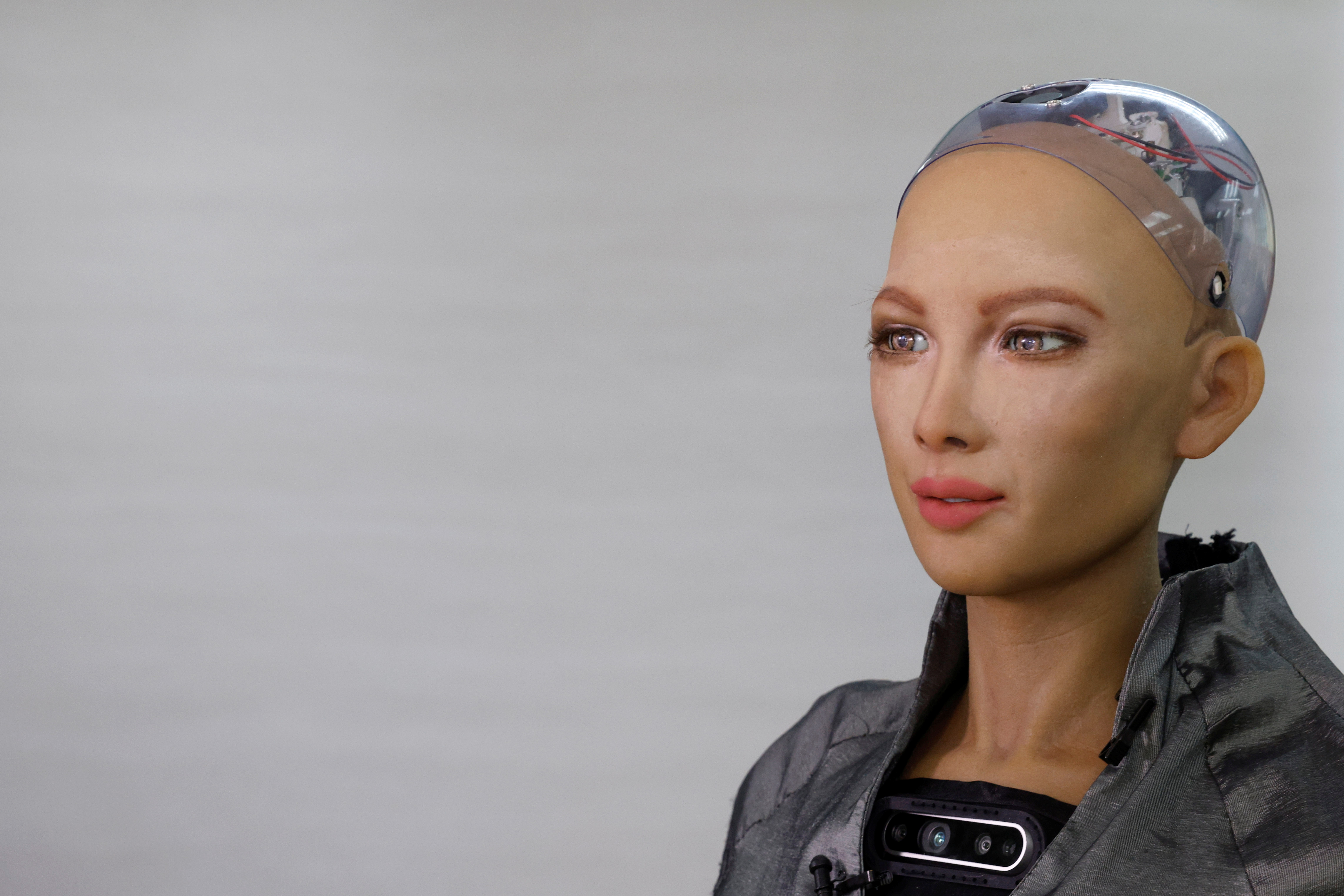 sympati Min Tilfredsstille Makers of Sophia the robot plan mass rollout amid pandemic | Reuters