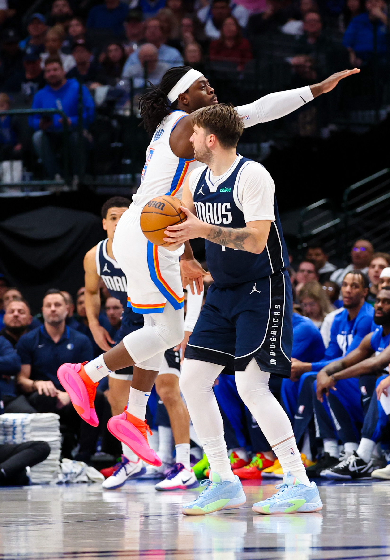 Luka Doncic, Fortified Mavericks Overwhelm Thunder | Reuters