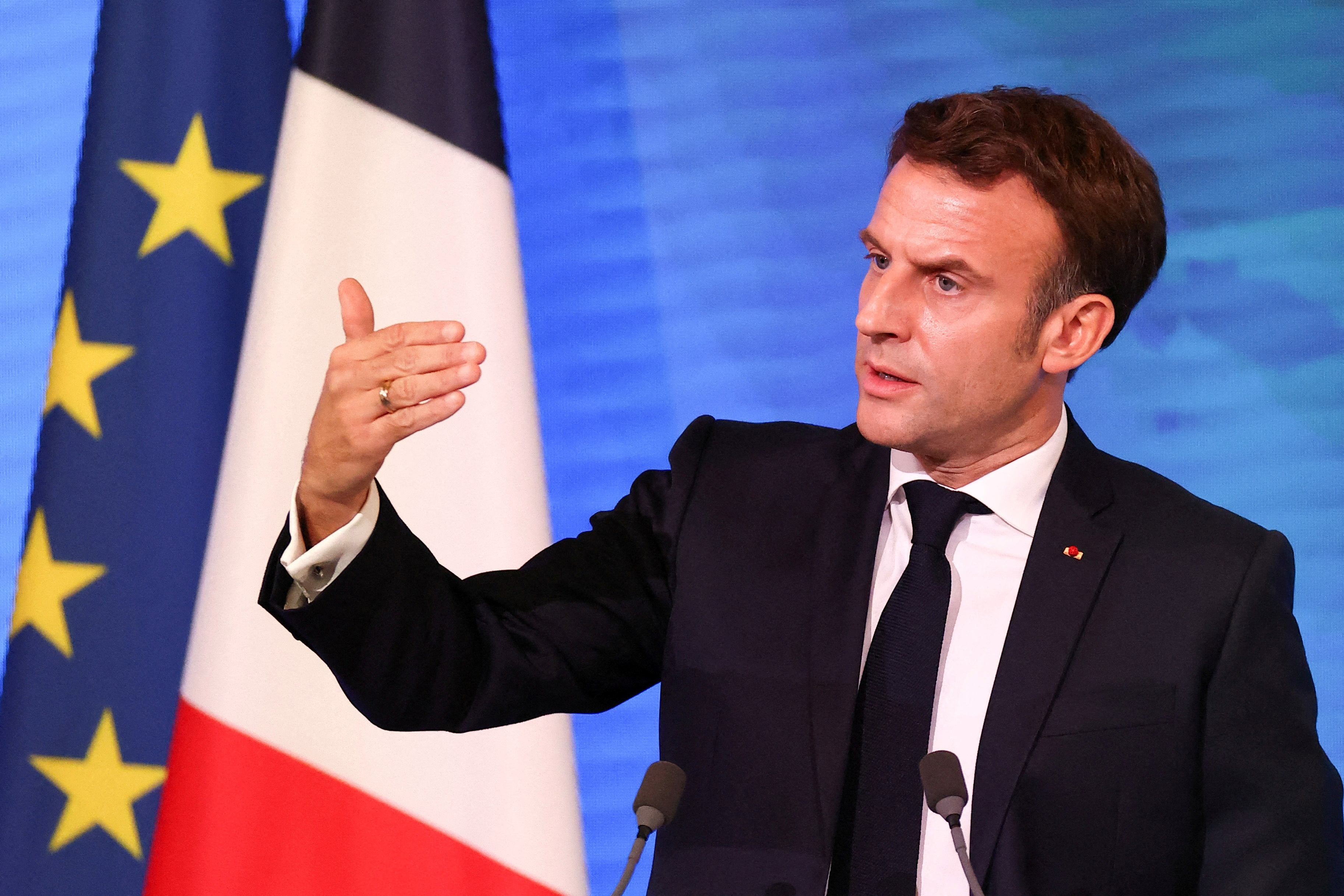 President Macron meets with the managers of French industrial sites