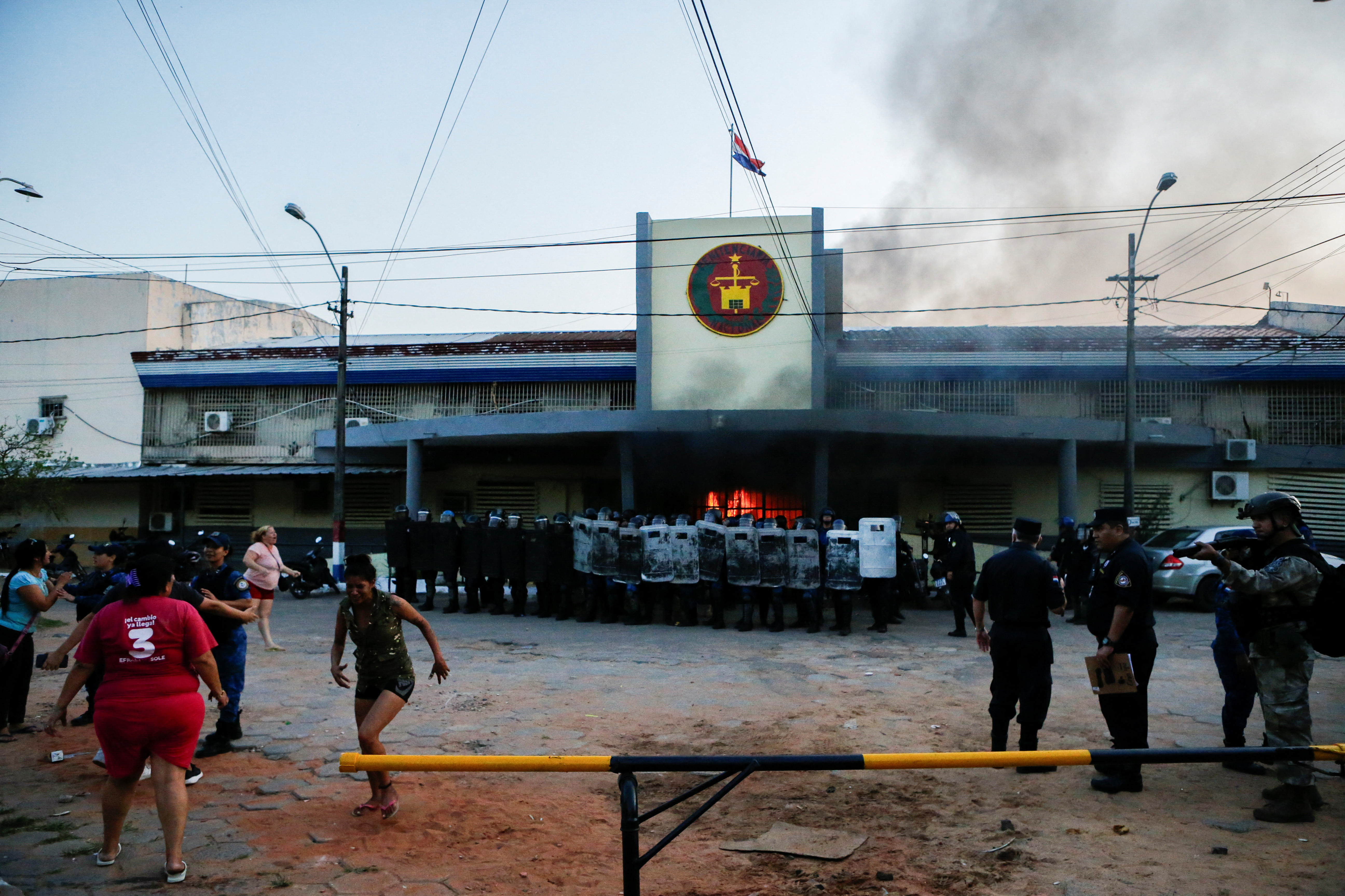 At least 75 'highly dangerous' inmates flee Paraguayan prison