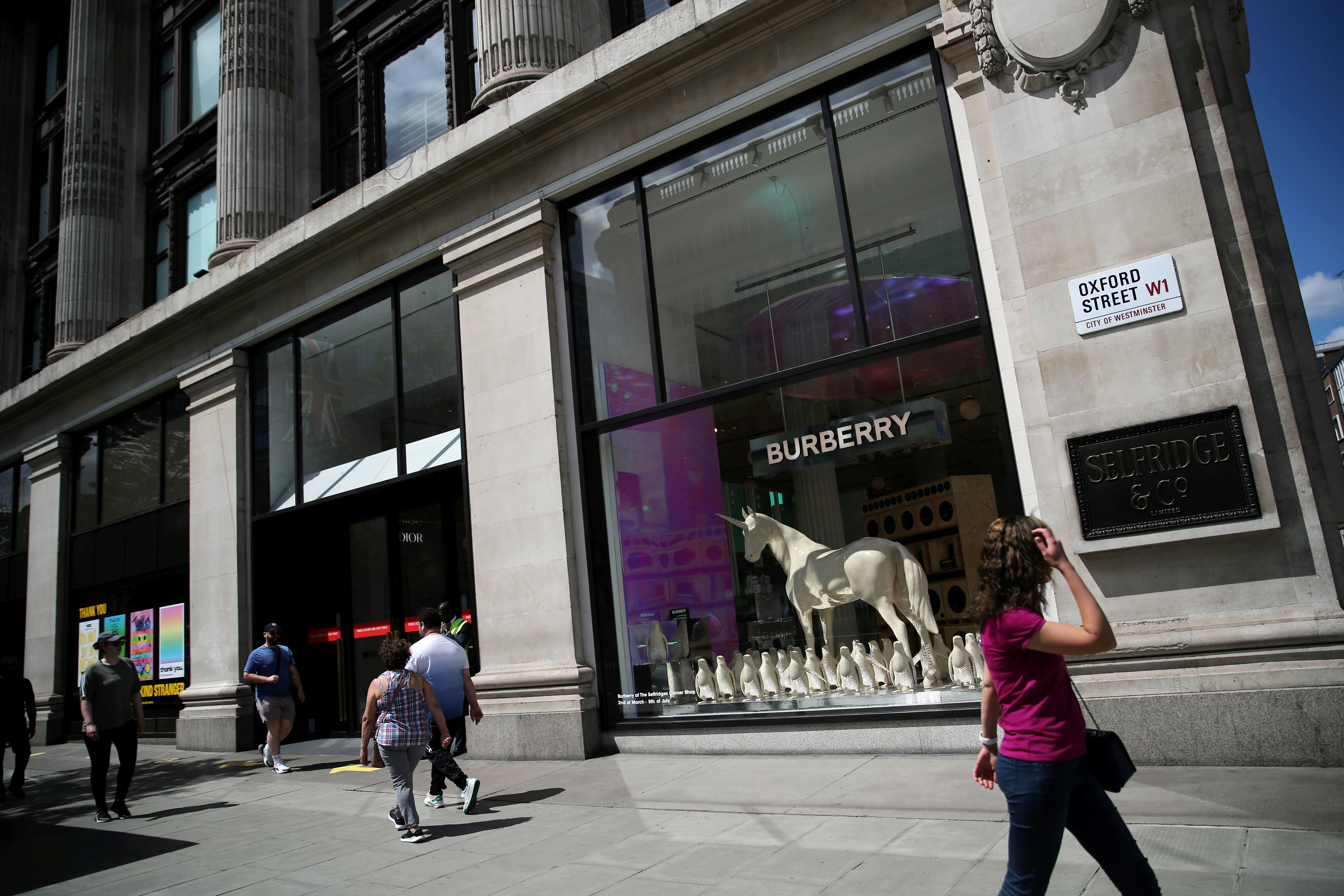 Beskatning klodset terning Factbox: Burberry's new CEO Akeroyd returns to British roots | Reuters