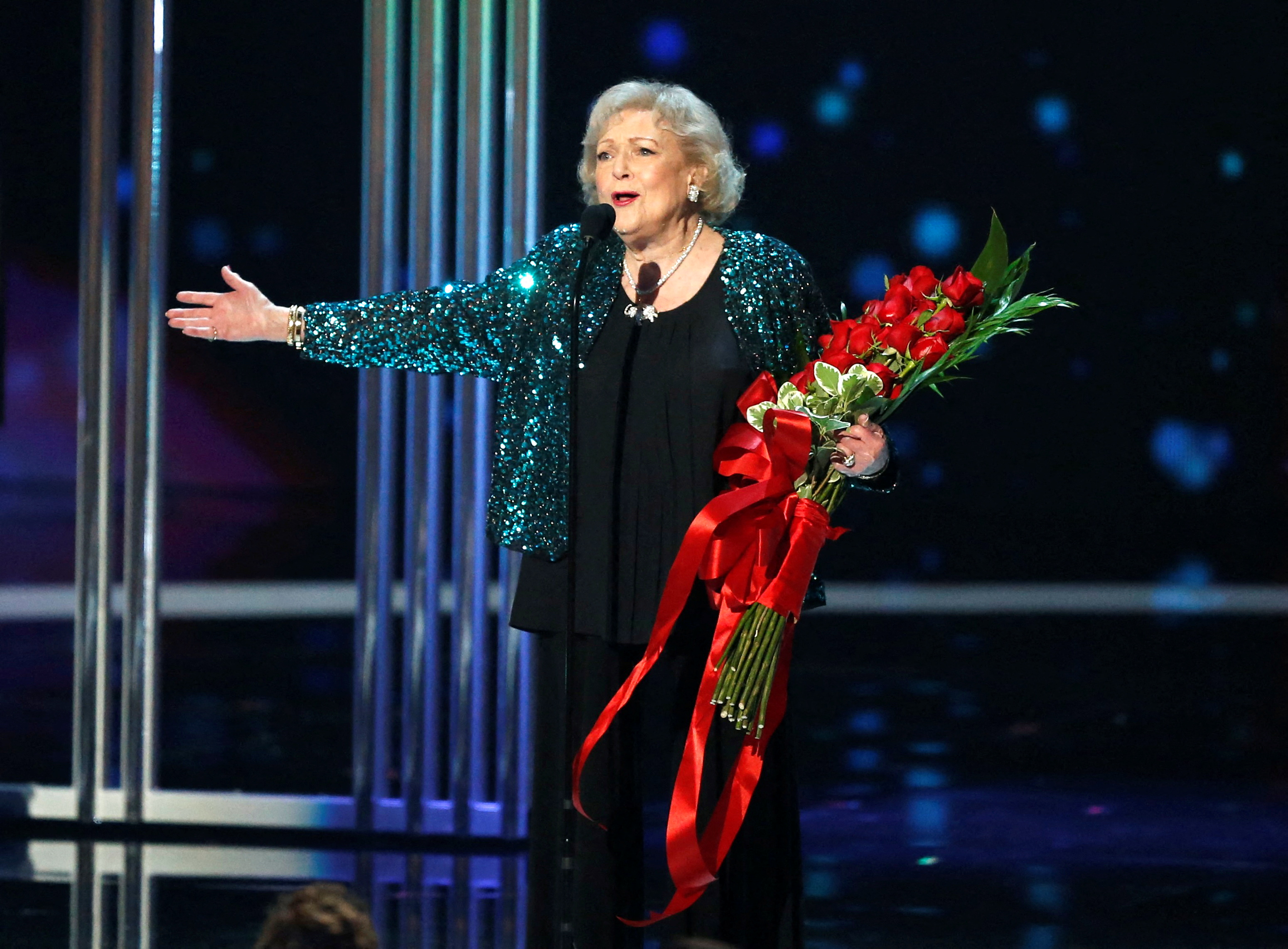 Actress Betty White accepts the favorite TV Icon award during the 2015 People's Choice Awards in Los Angeles