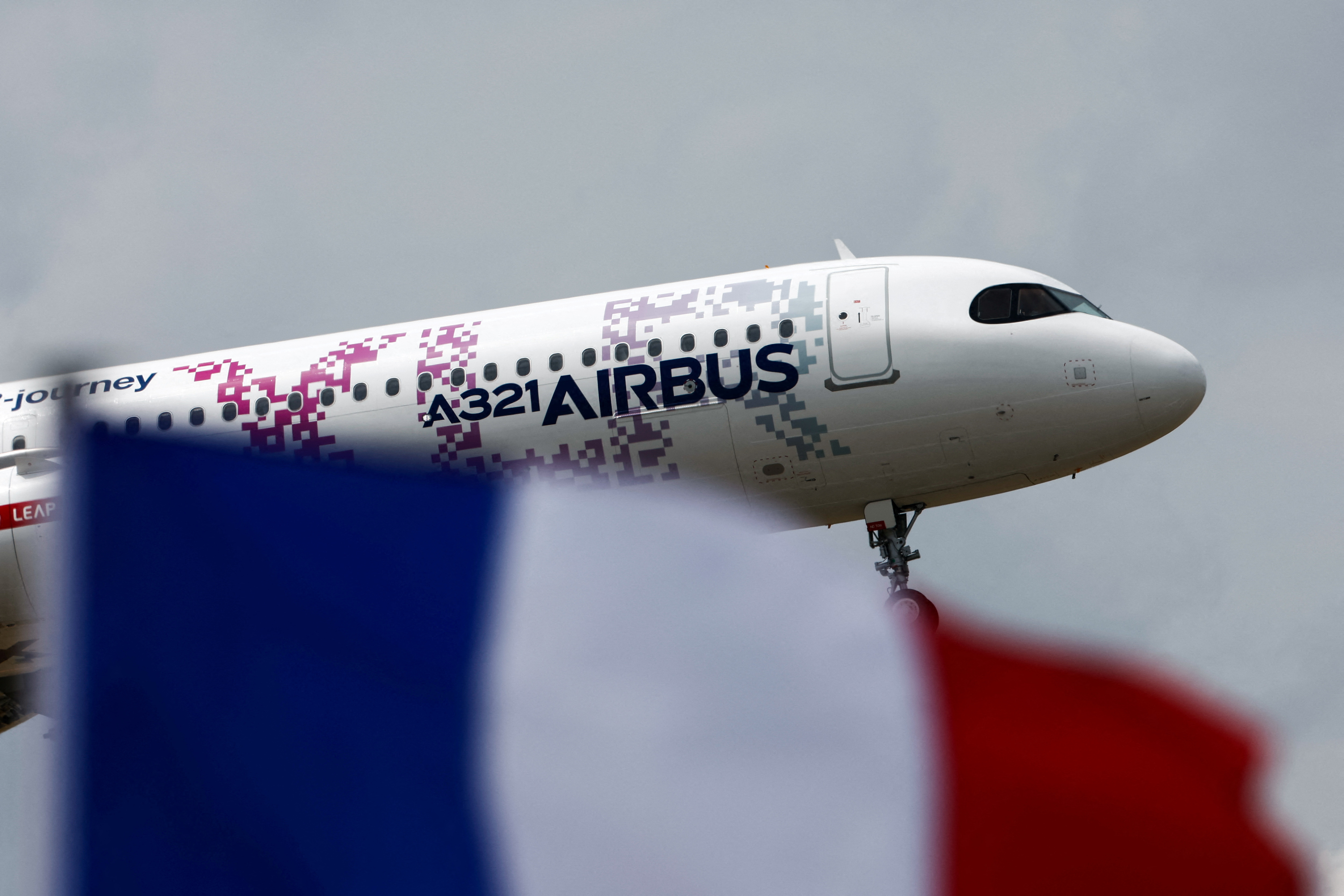 El 54º Salón Aeronáutico de París en el aeropuerto de Le Bourget, cerca de París