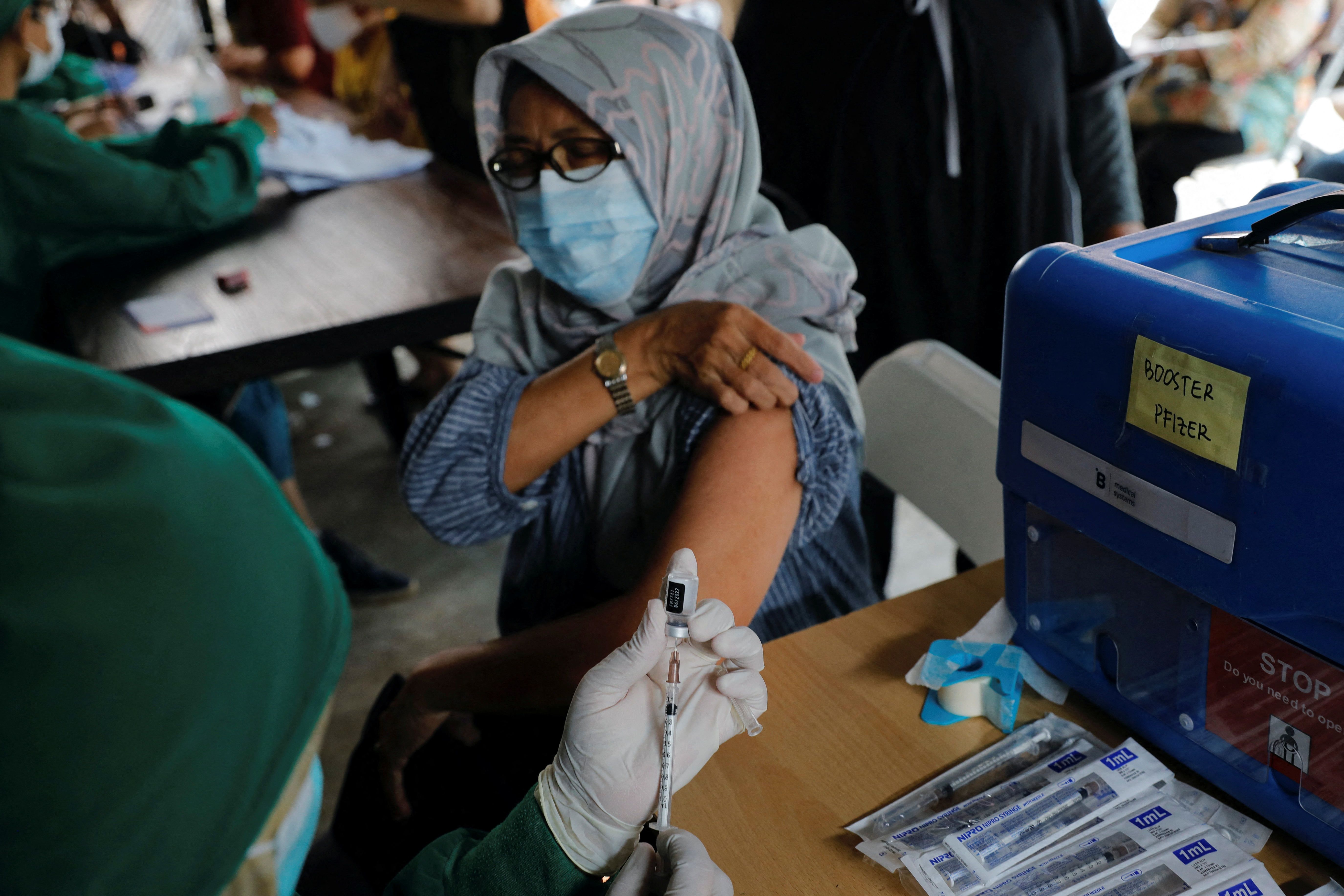 Booster vaccination program for the general public amid the rise of the Omicron variant in Jakarta
