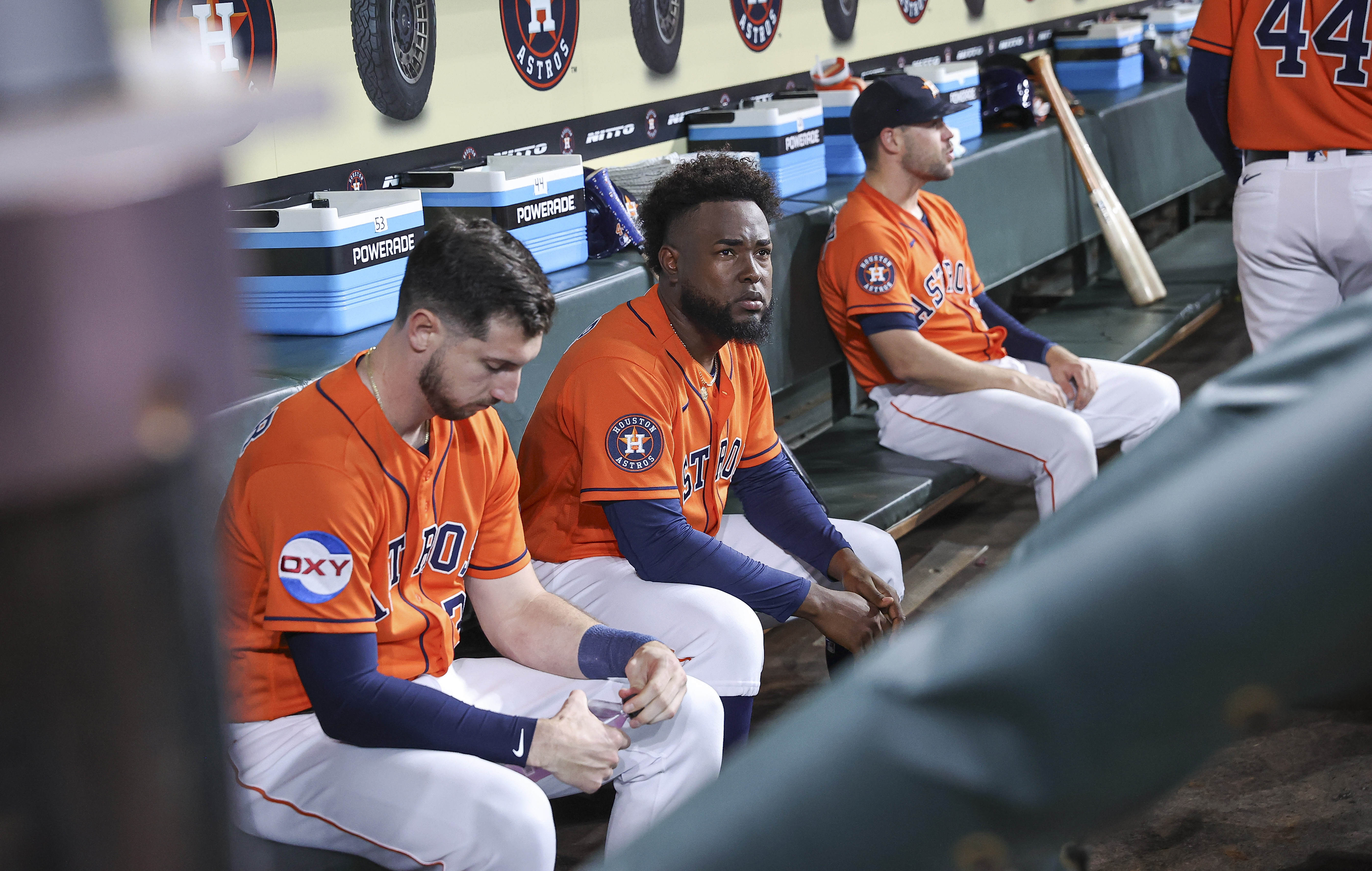 Astros players to sign autographs at select Academy stores