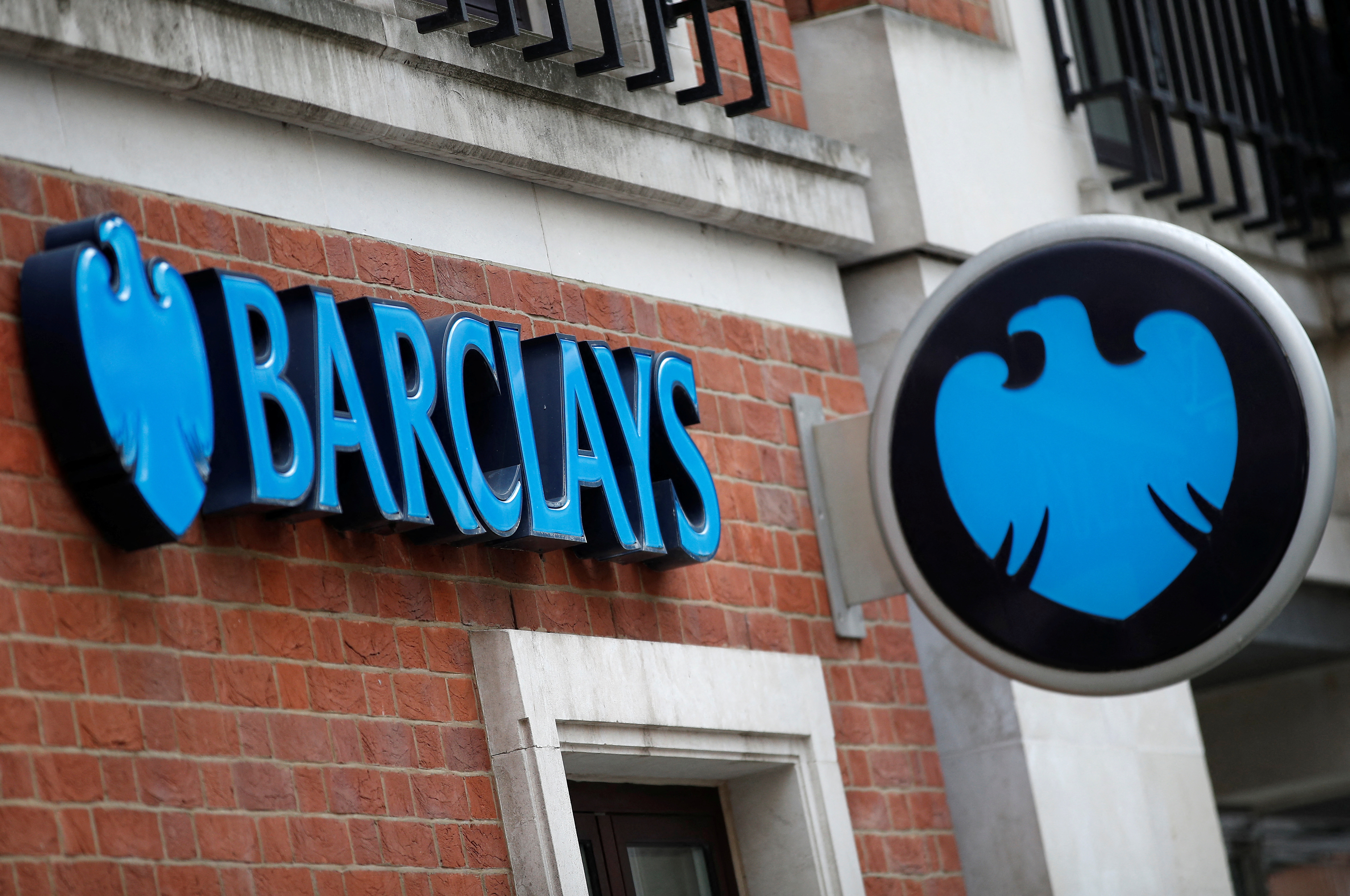 Barclays' blunder cements investment bank discount | Reuters