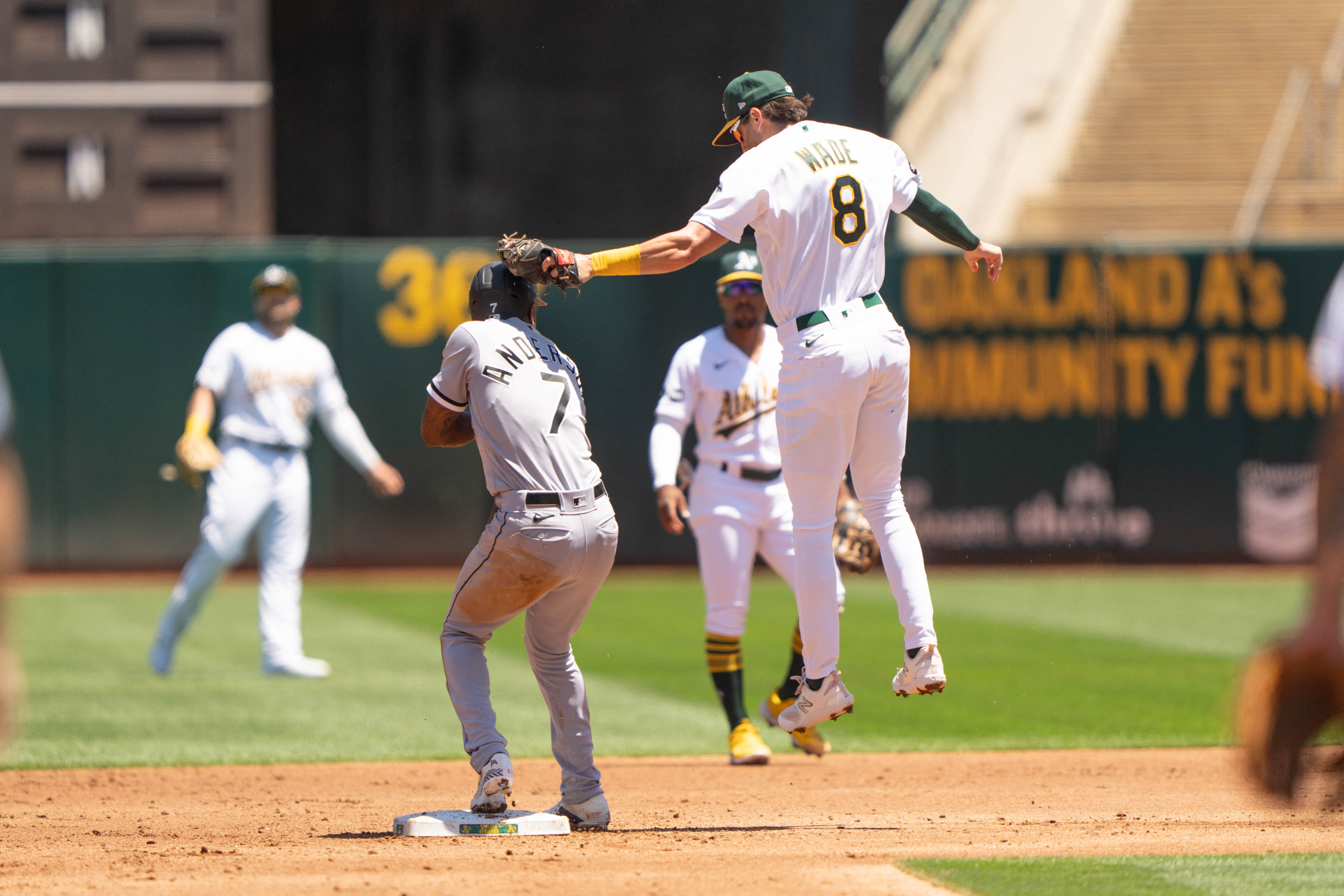 A's capitalize on Elvis Andrus' 10th-inning error to beat White Sox