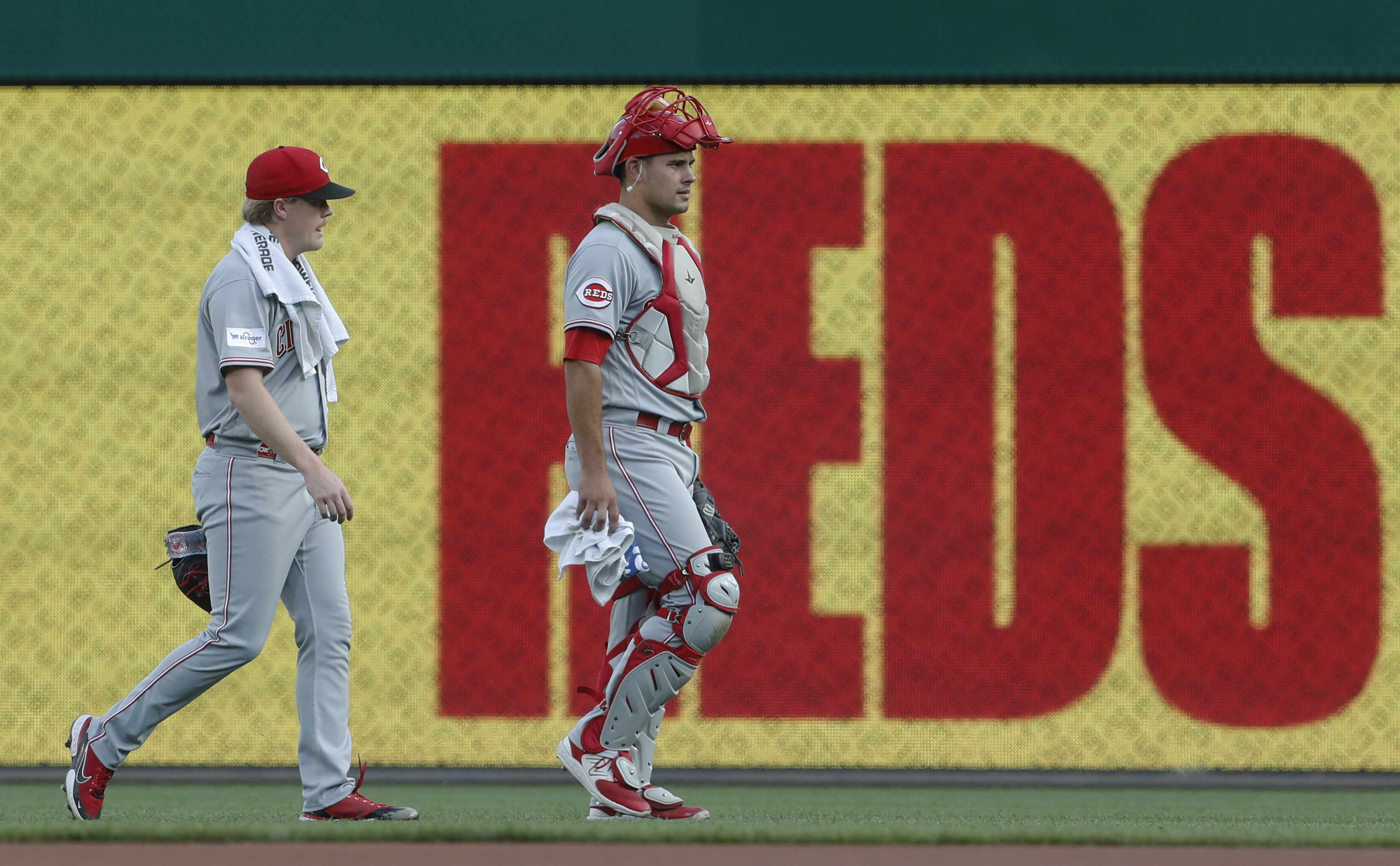 Reds bust out of slump, beat Pirates 9-2