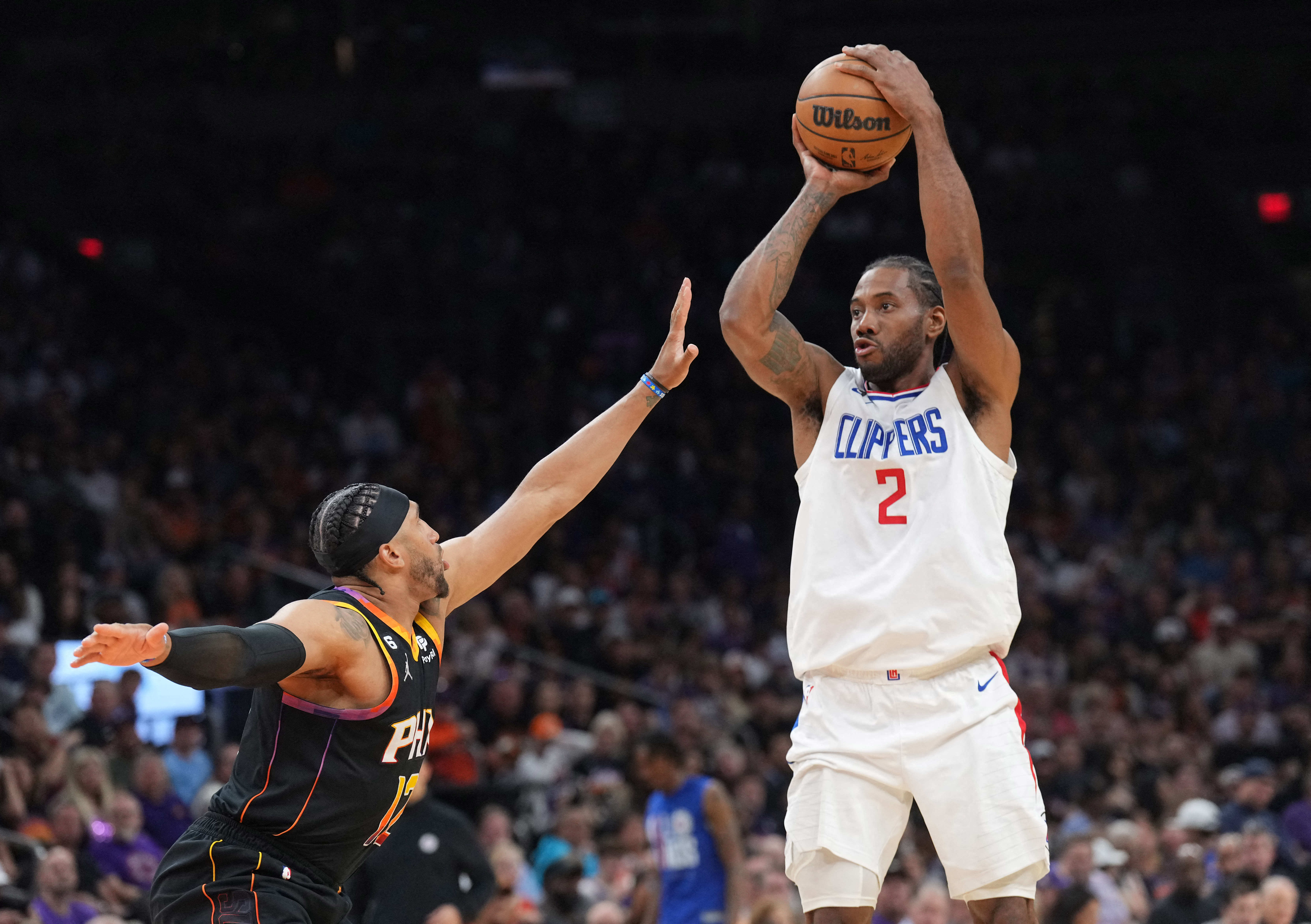 Kawhi Leonard drops 38 as Clippers dispatch Suns | Reuters