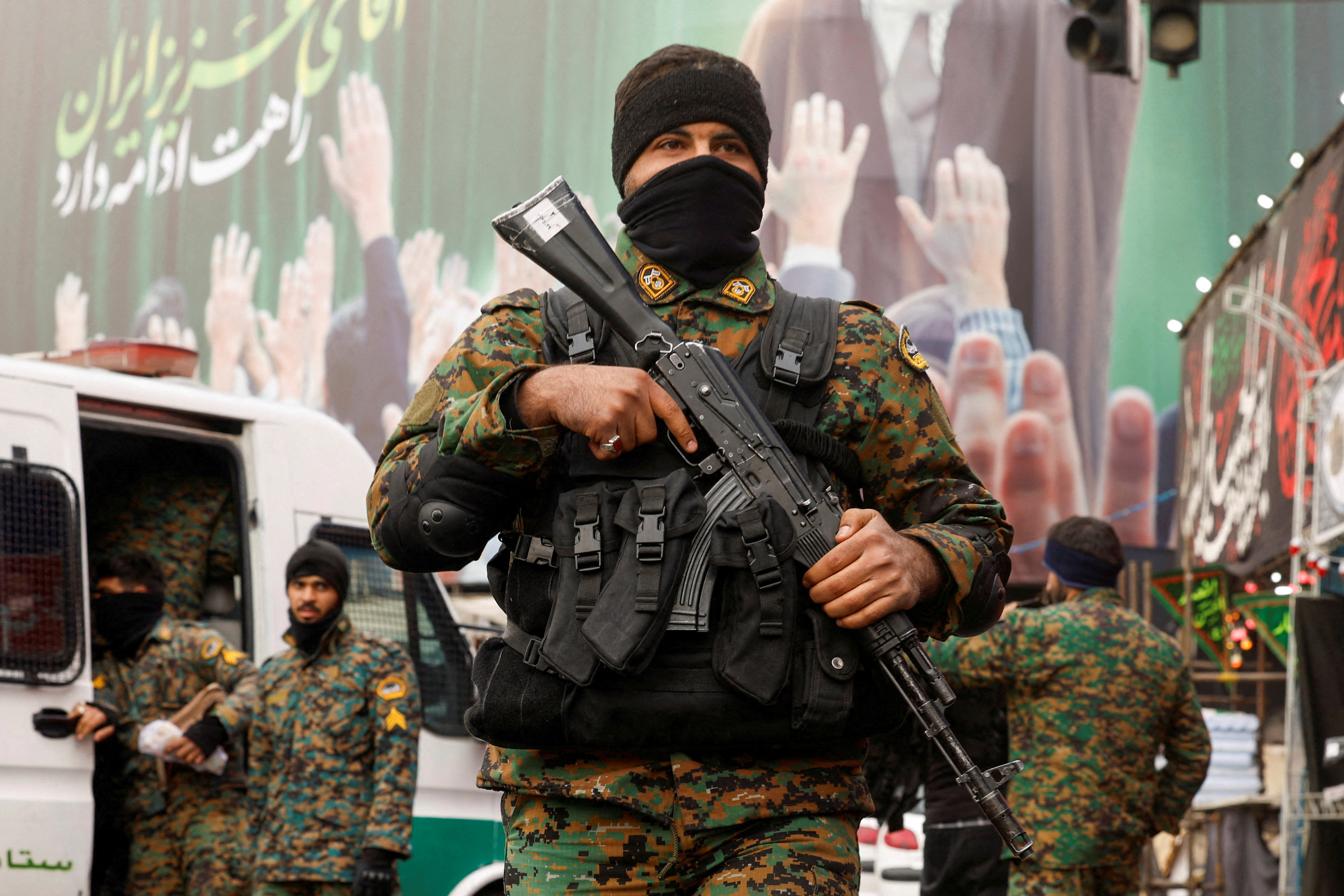 Bombing won't overthrow ruling clerics, Iran dissidents say | Reuters