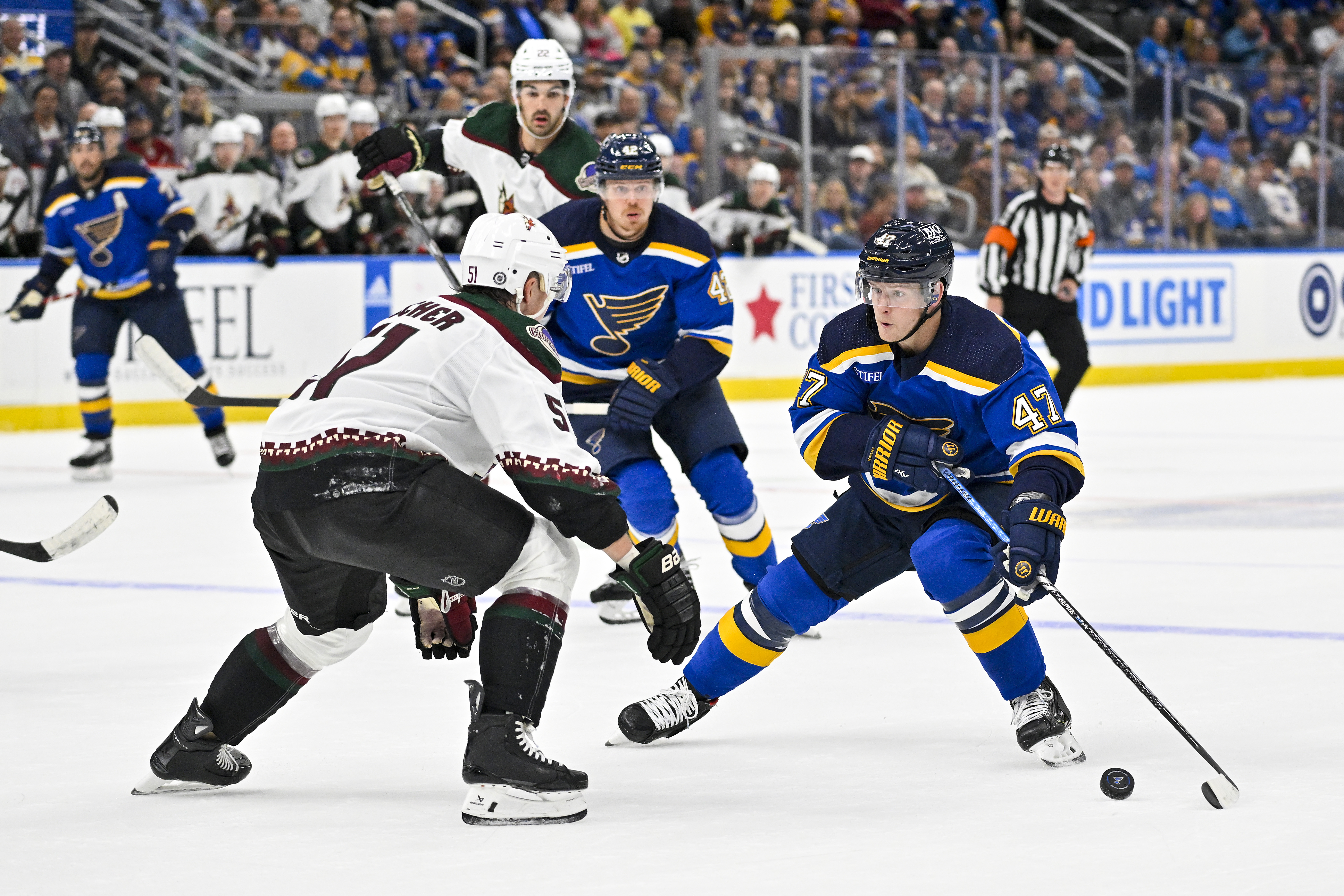 Clayton Keller helps Coyotes roll past Blues