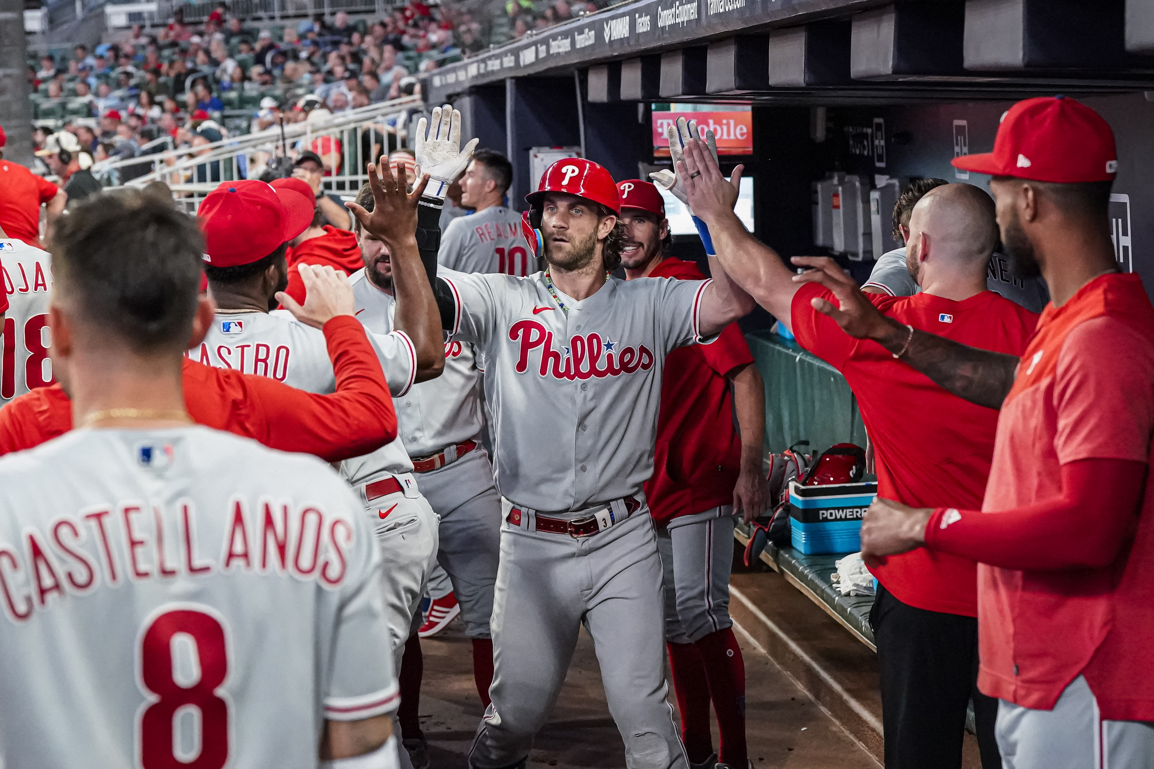 Five homers help Braves power past Phillies, 15-3