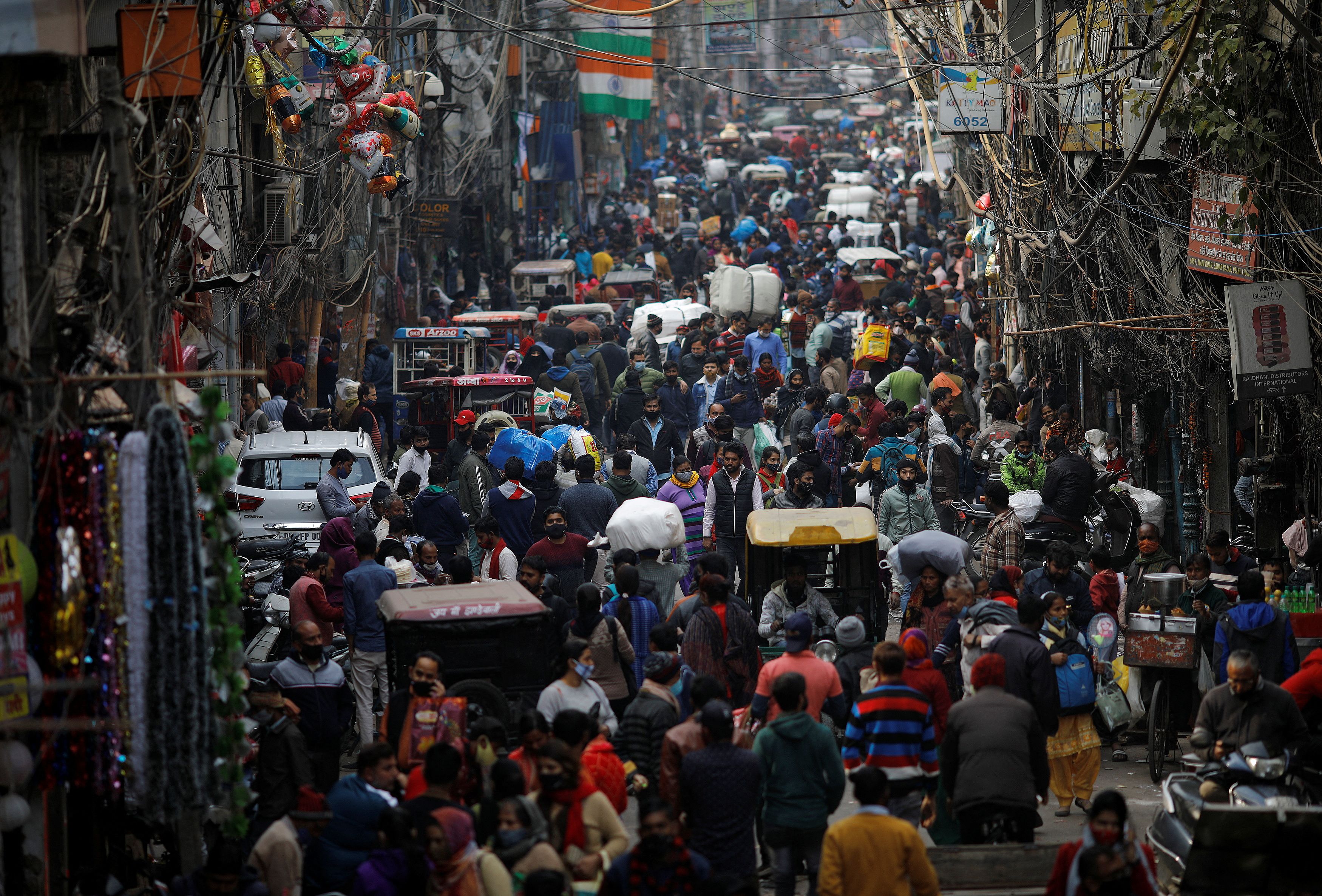 Delhi imposes weekend COVID curfew but election rallies continue | Reuters