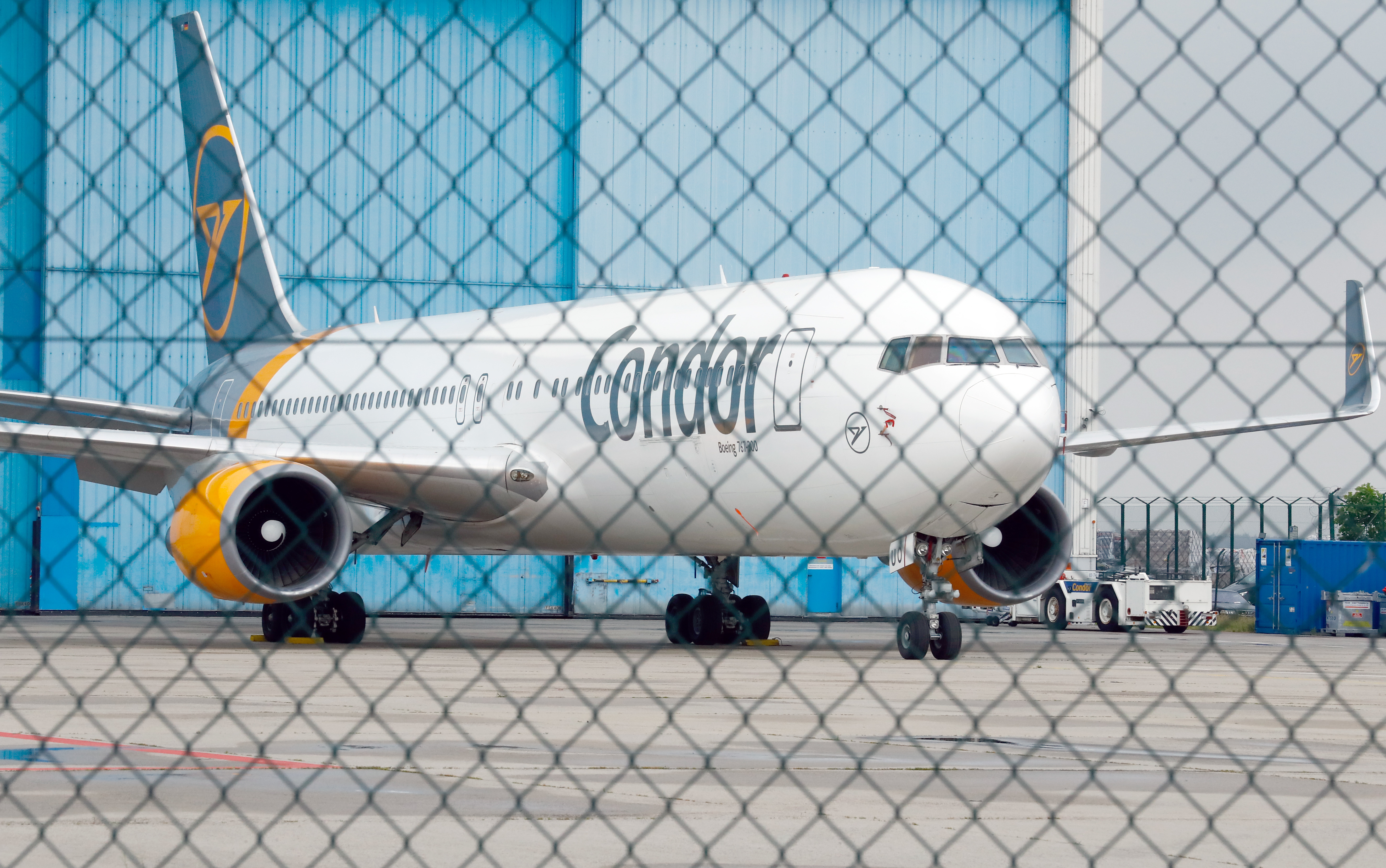Lufthansa budges in flight tussle with Condor