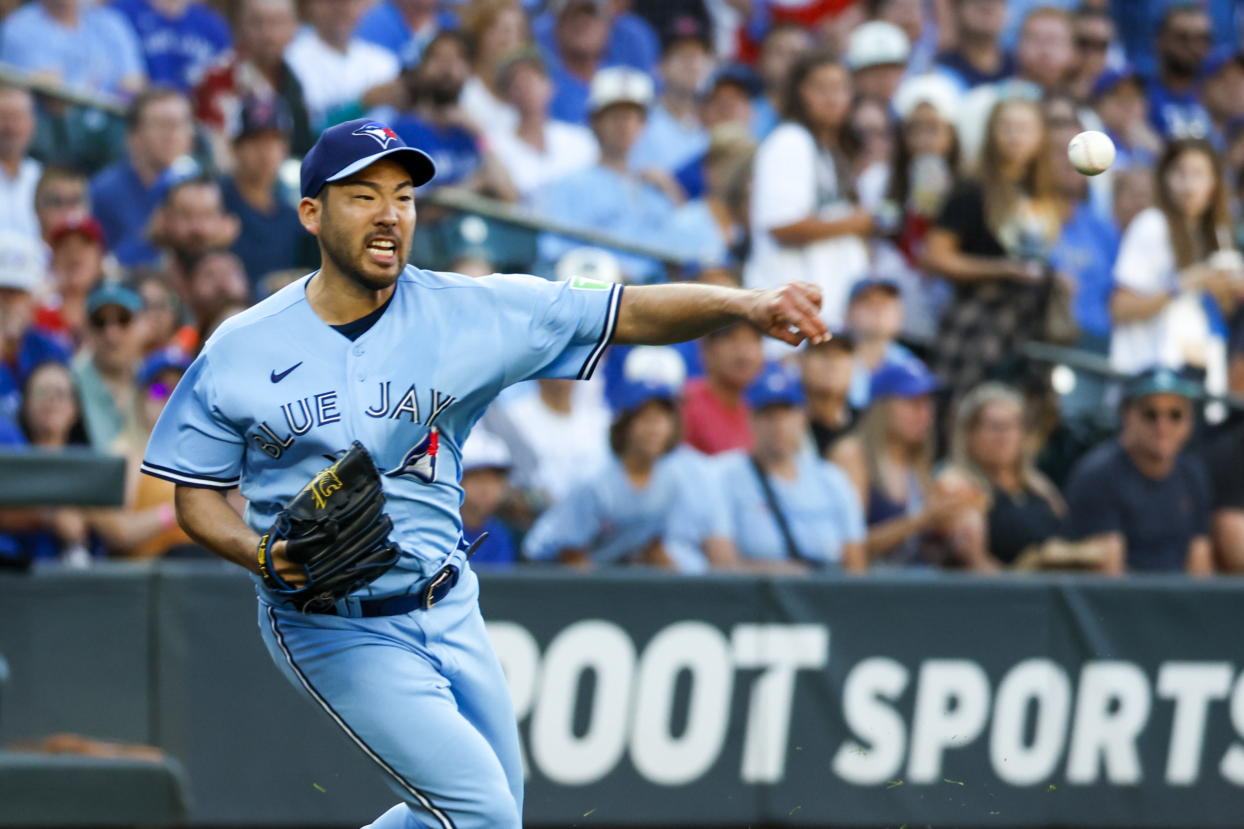 Hernández walks off old team as Mariners top Blue Jays 3-2