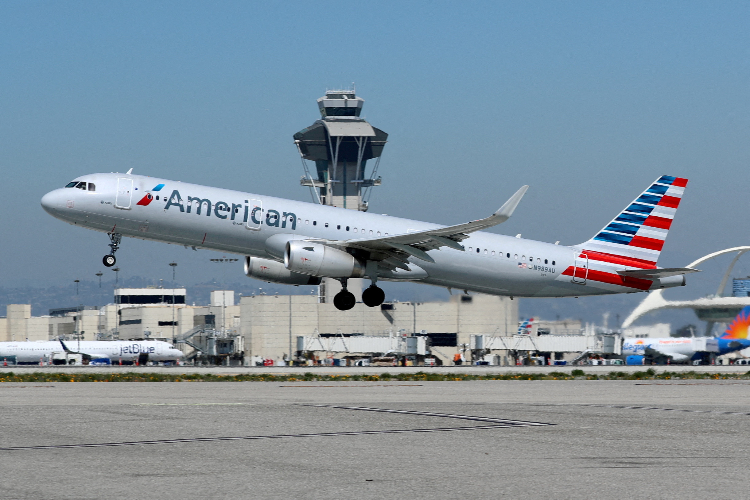 FLEET  A LOOK AT AMERICAN AIRLINES AND THEIR FLEET 