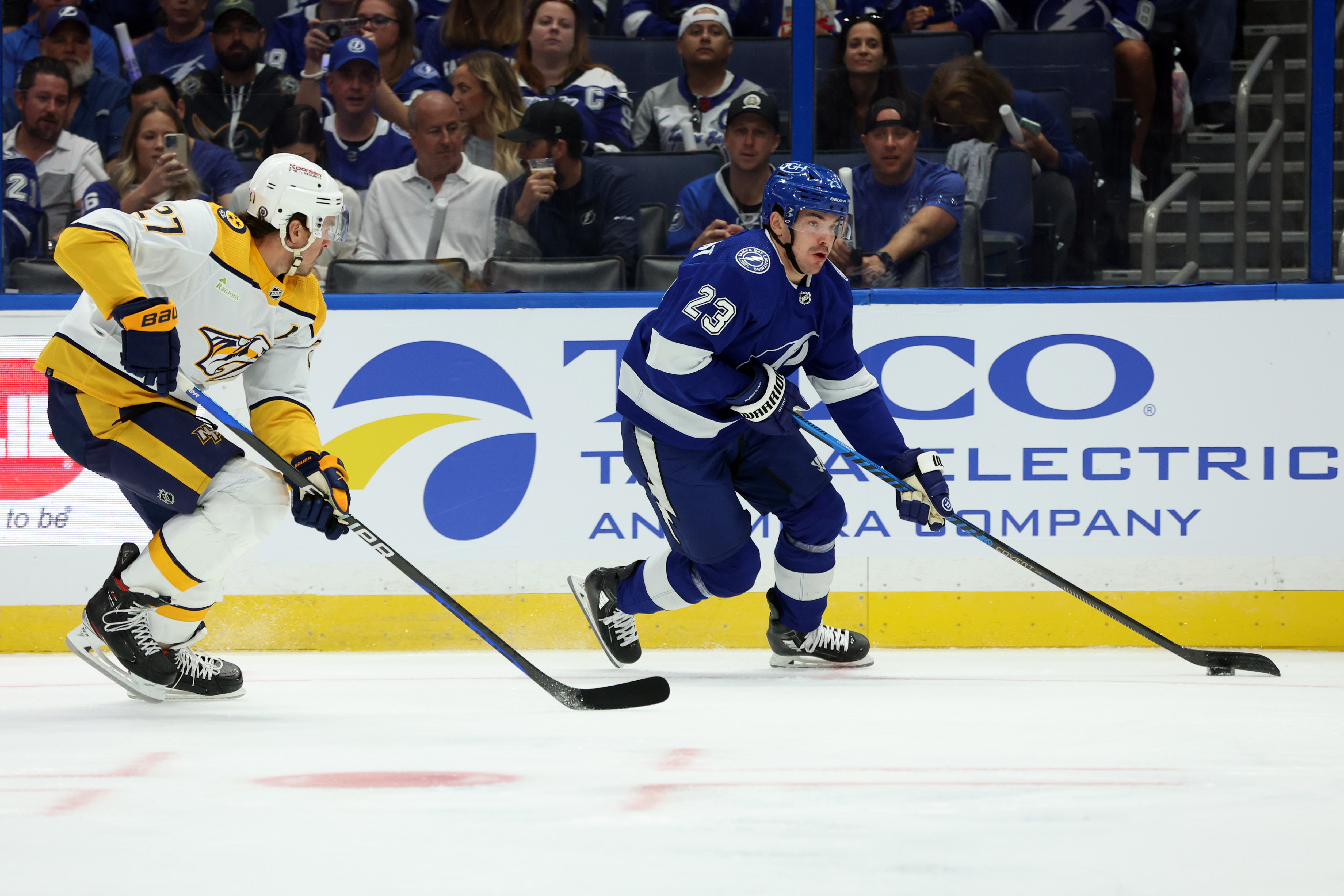 Lightning open NHL season with back-and-forth win over Preds