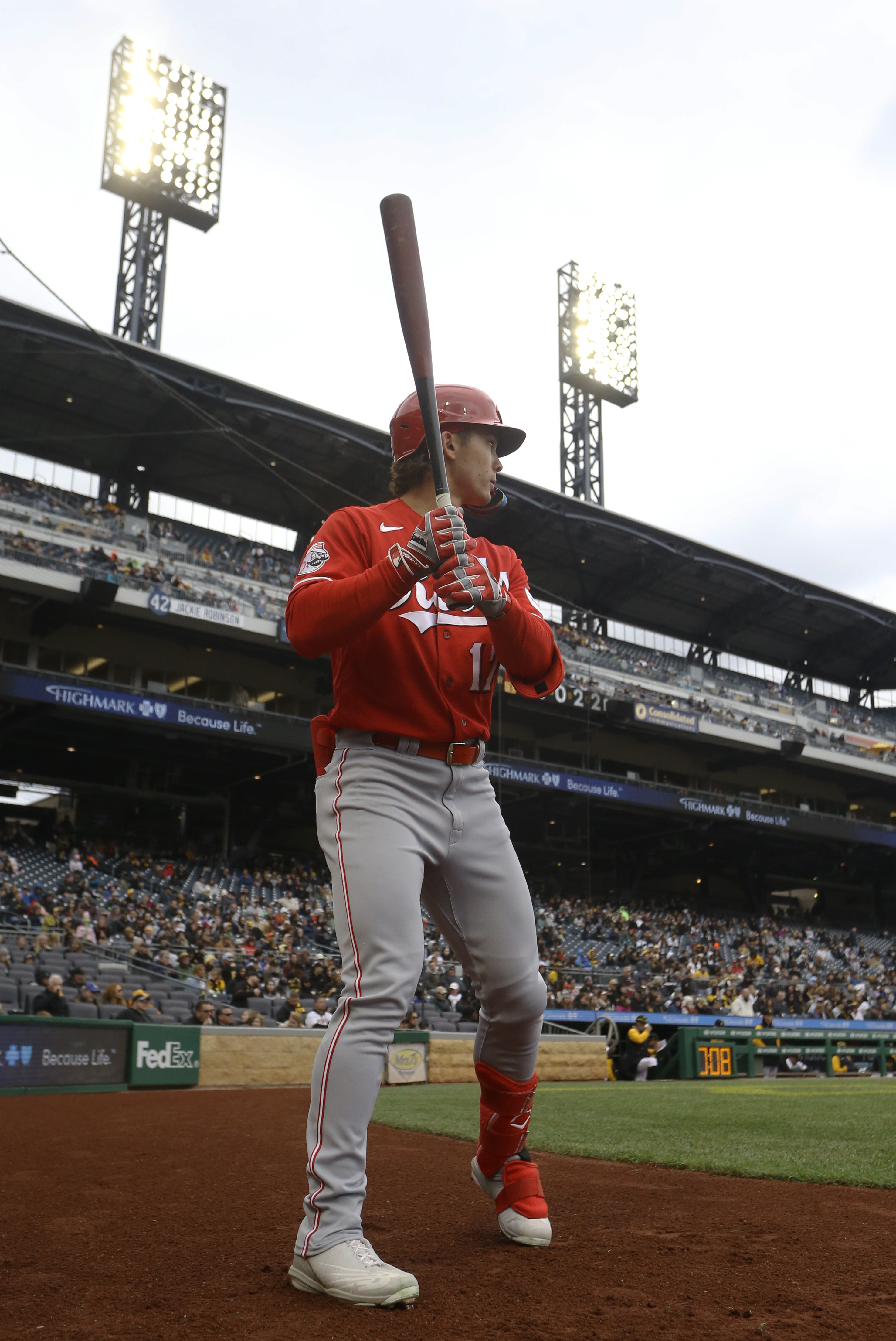 Suwinski double keys 4-run 7th, Pirates beat Reds 8-3