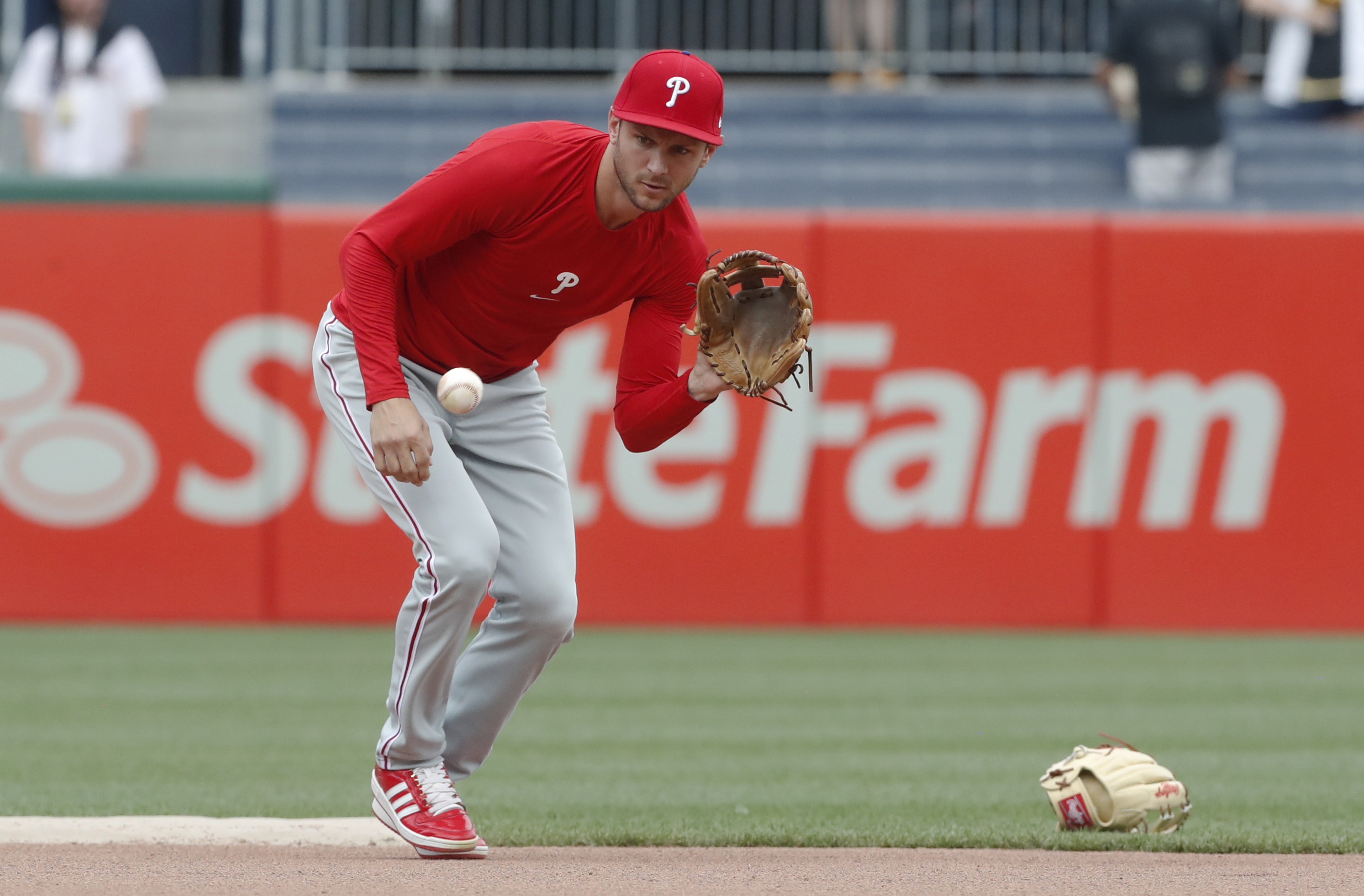 Kyle Schwarber blasted a 2-run HR as Phillies edged-Pirates