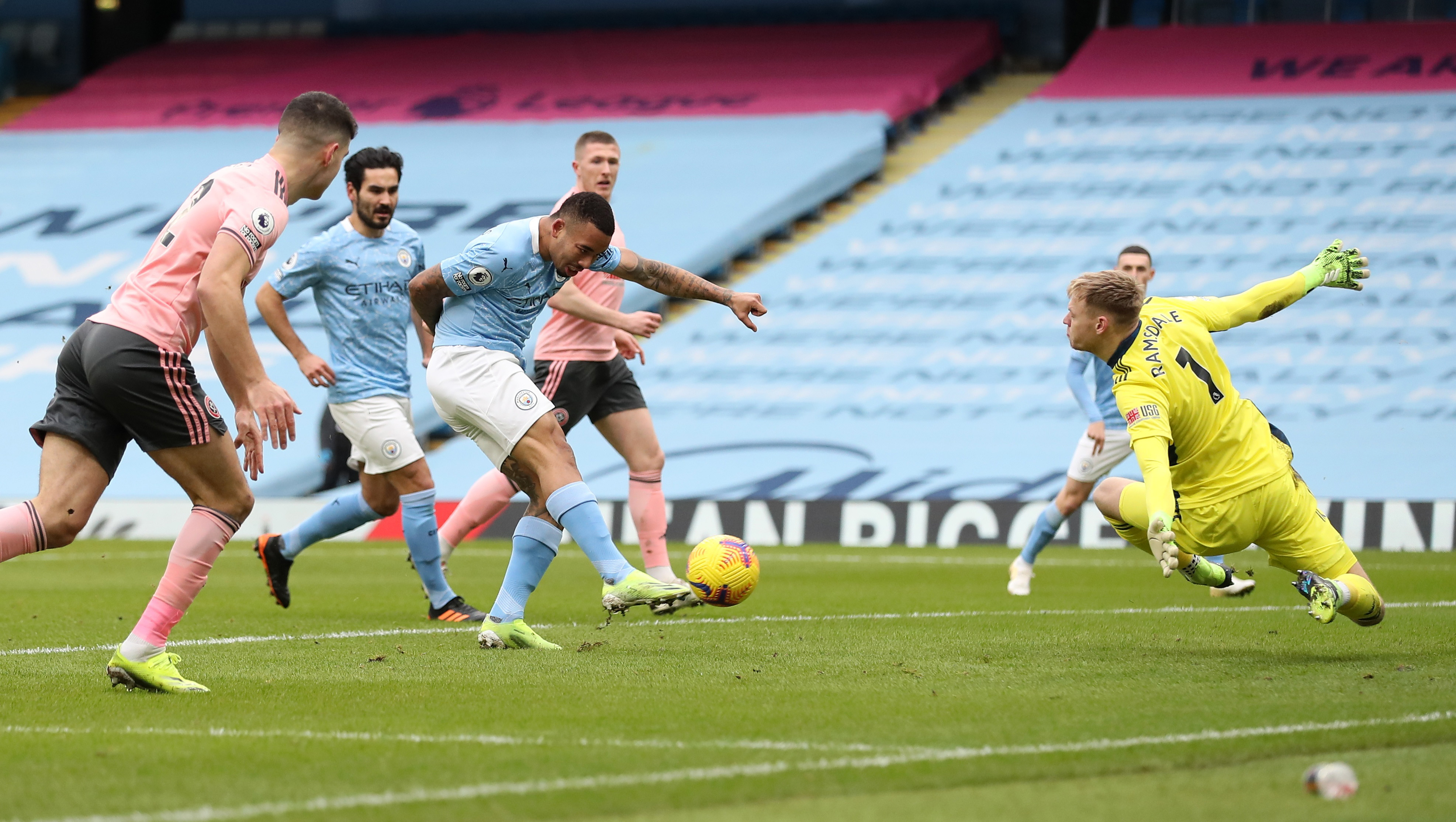 Arsenal held to 2-2 draw as 10-man Fulham grab late equaliser