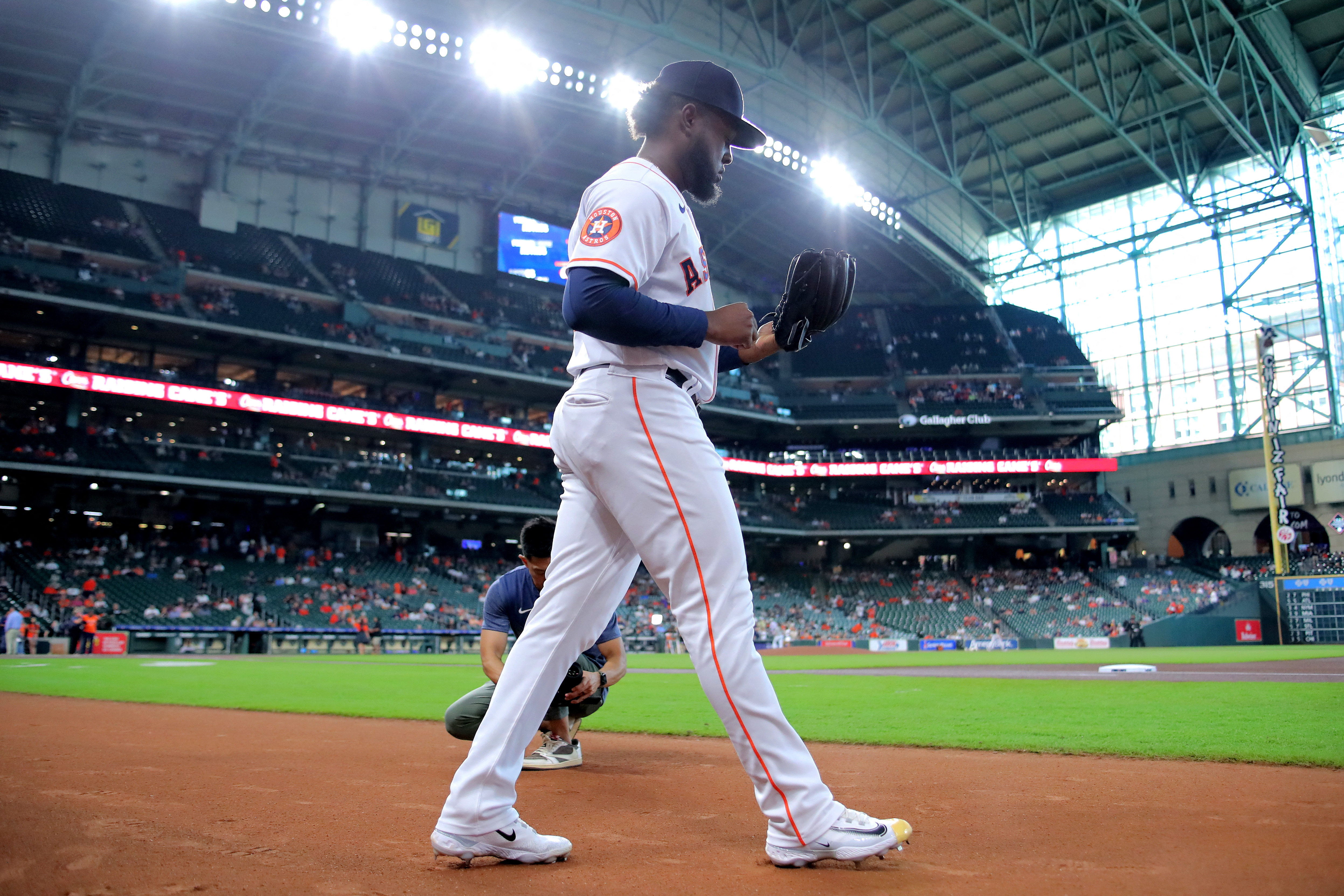 Astros walk off on Orioles in series finale