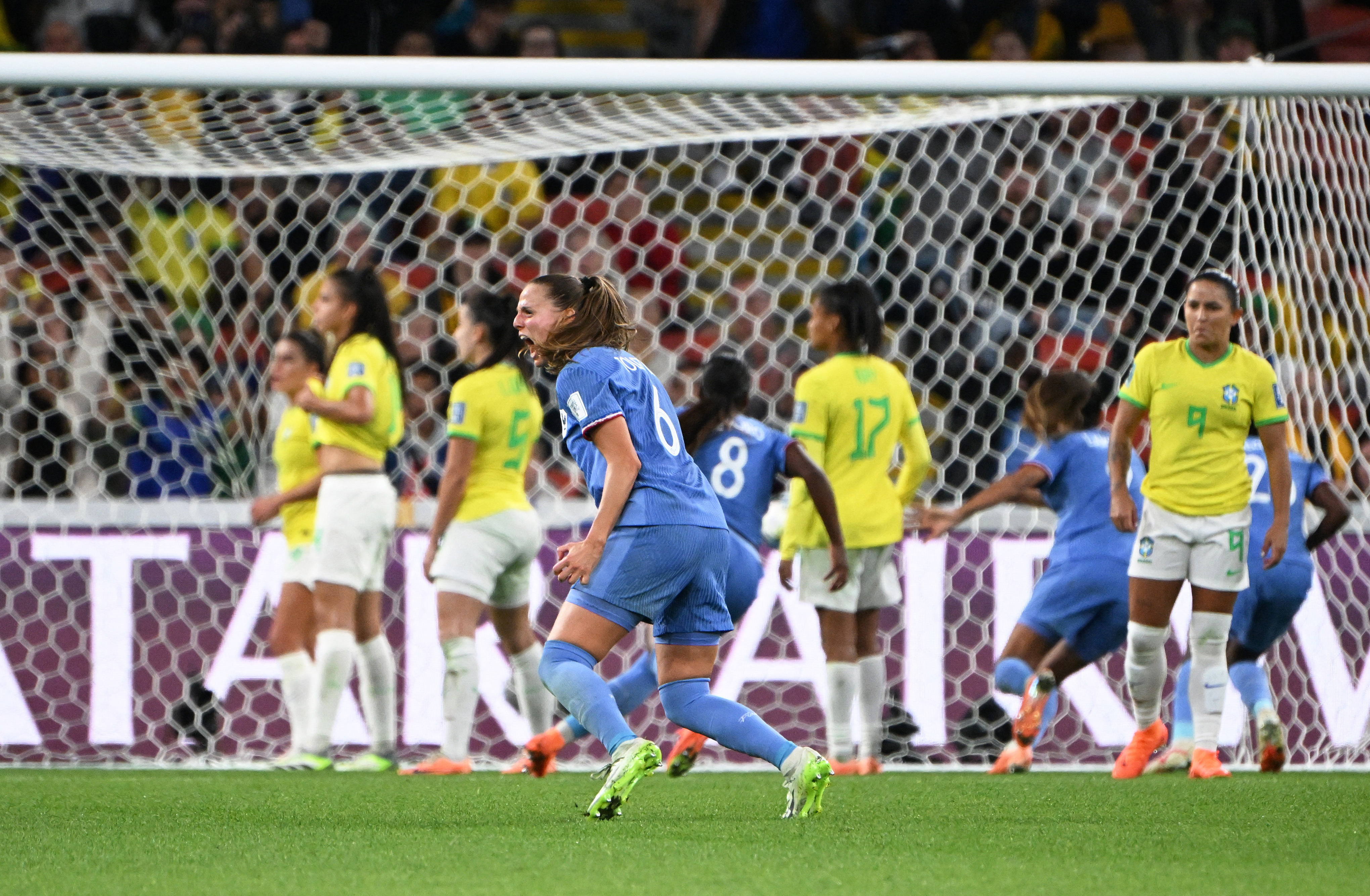 Renard scores the clincher for France in 2-1 win over Brazil at