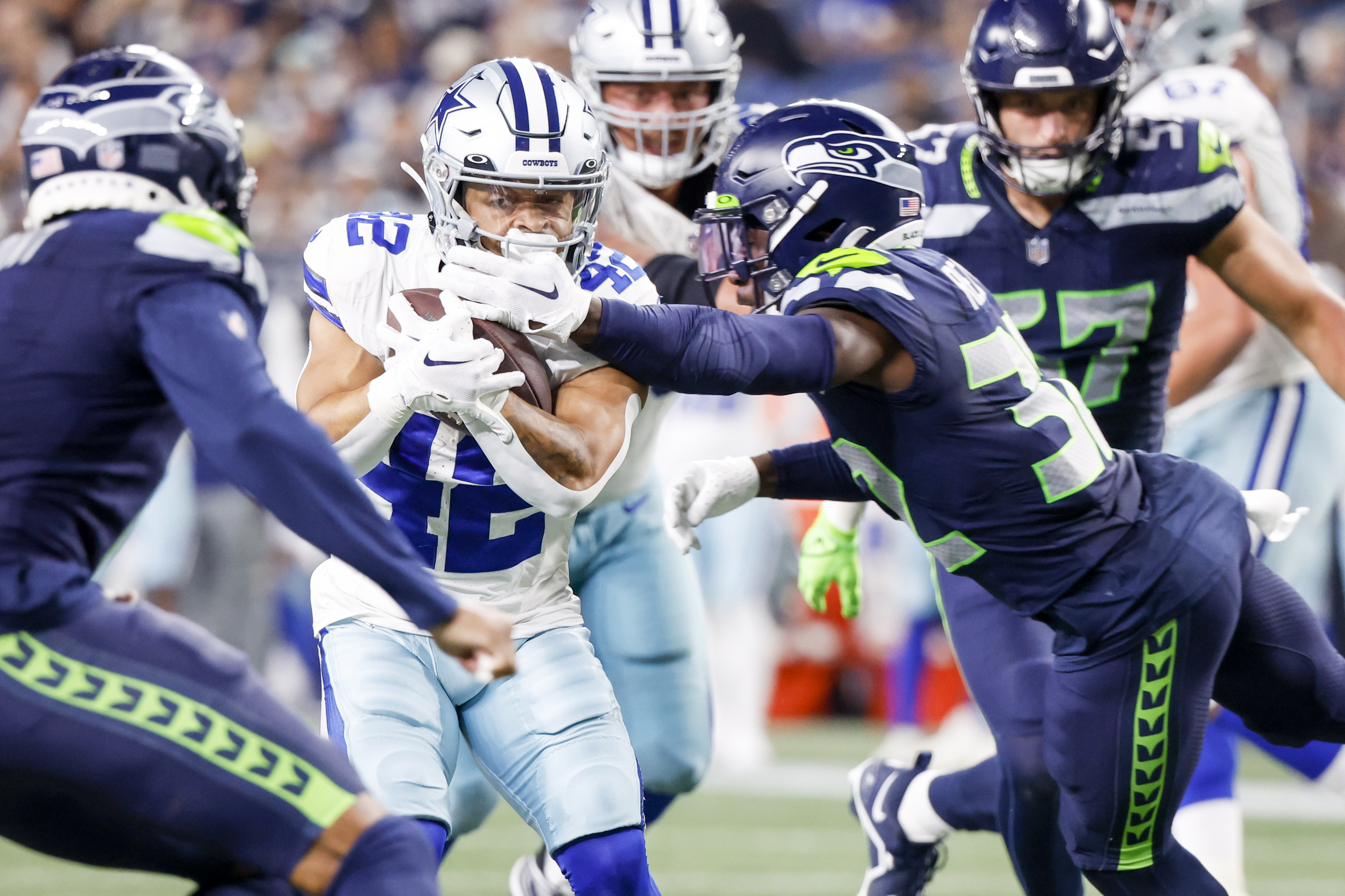 Seahawks get past Cowboys with TDs in 2nd quarter