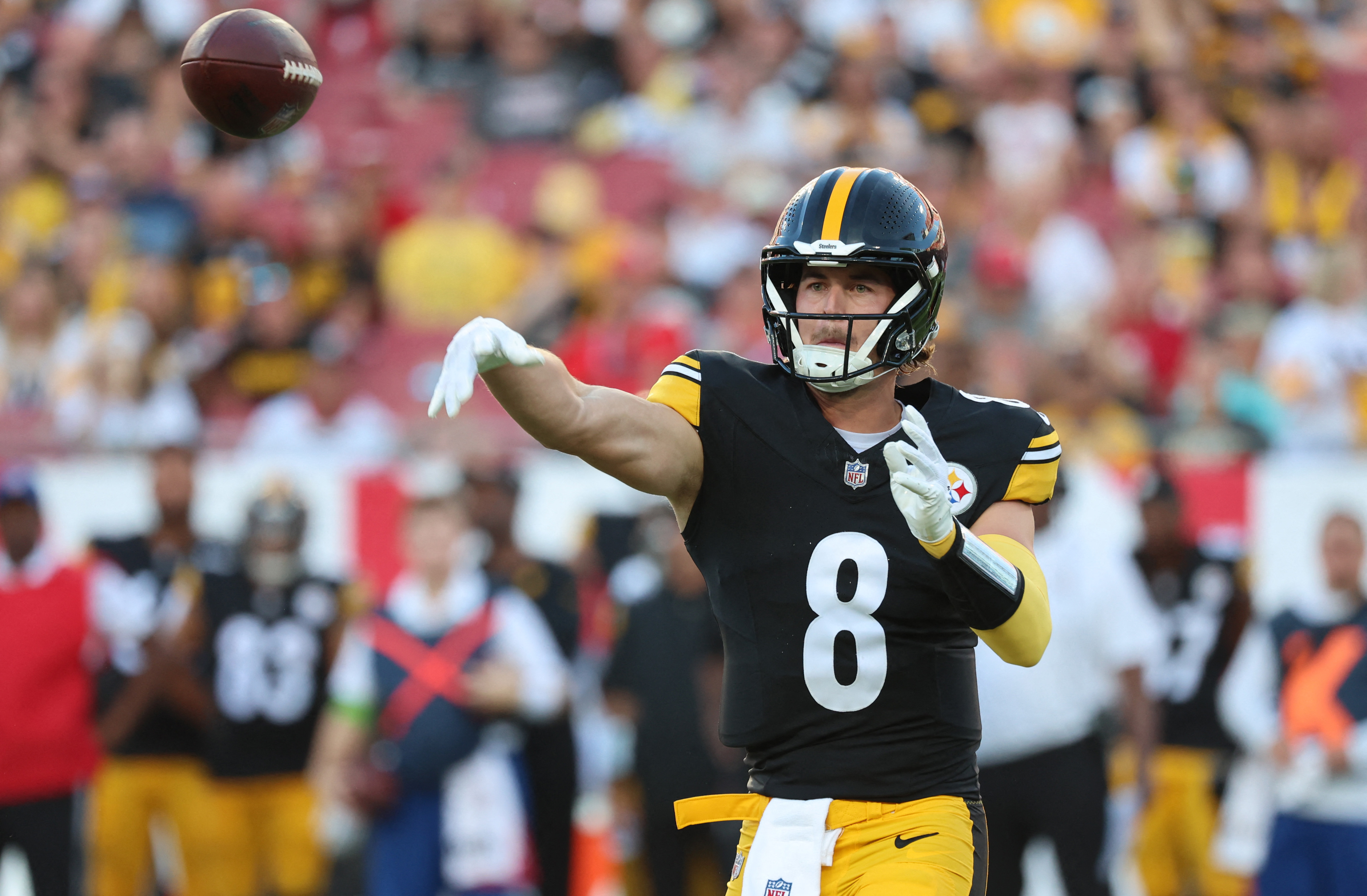 Kenny Pickett, Steelers cruise past Buccaneers