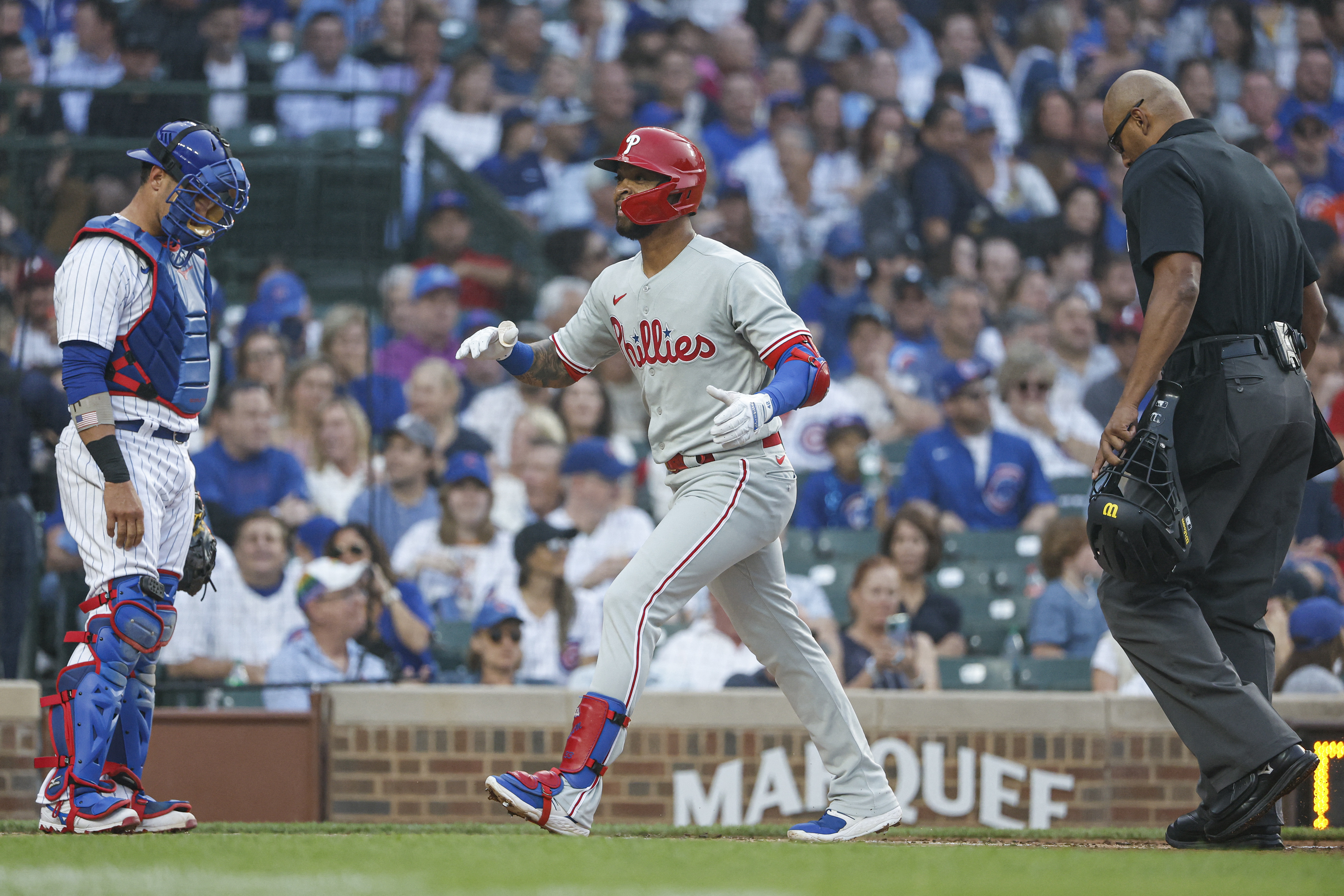 Phillies continue road dominance, get past Cubs