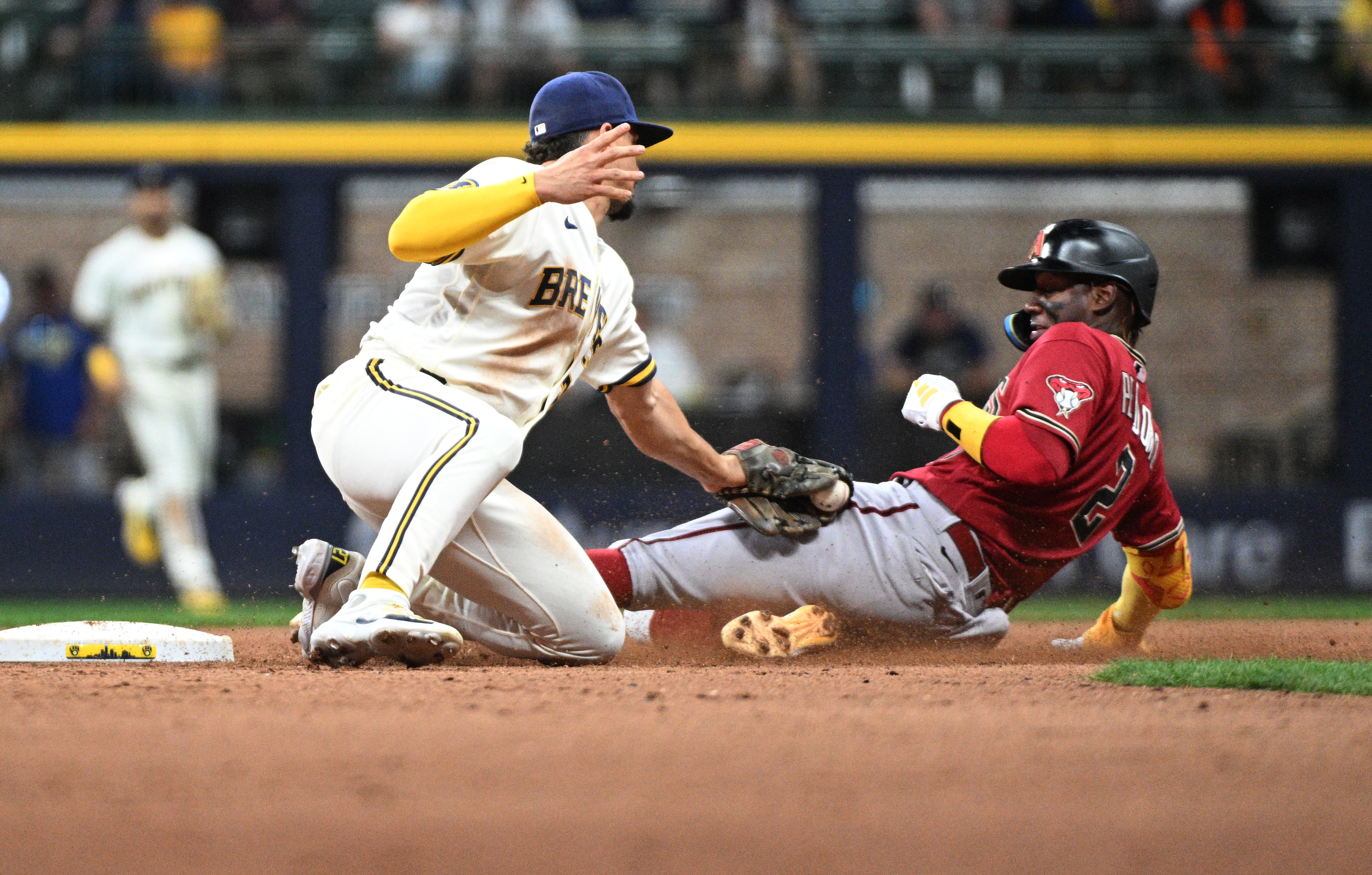 Brewers escape early hole, dump Diamondbacks