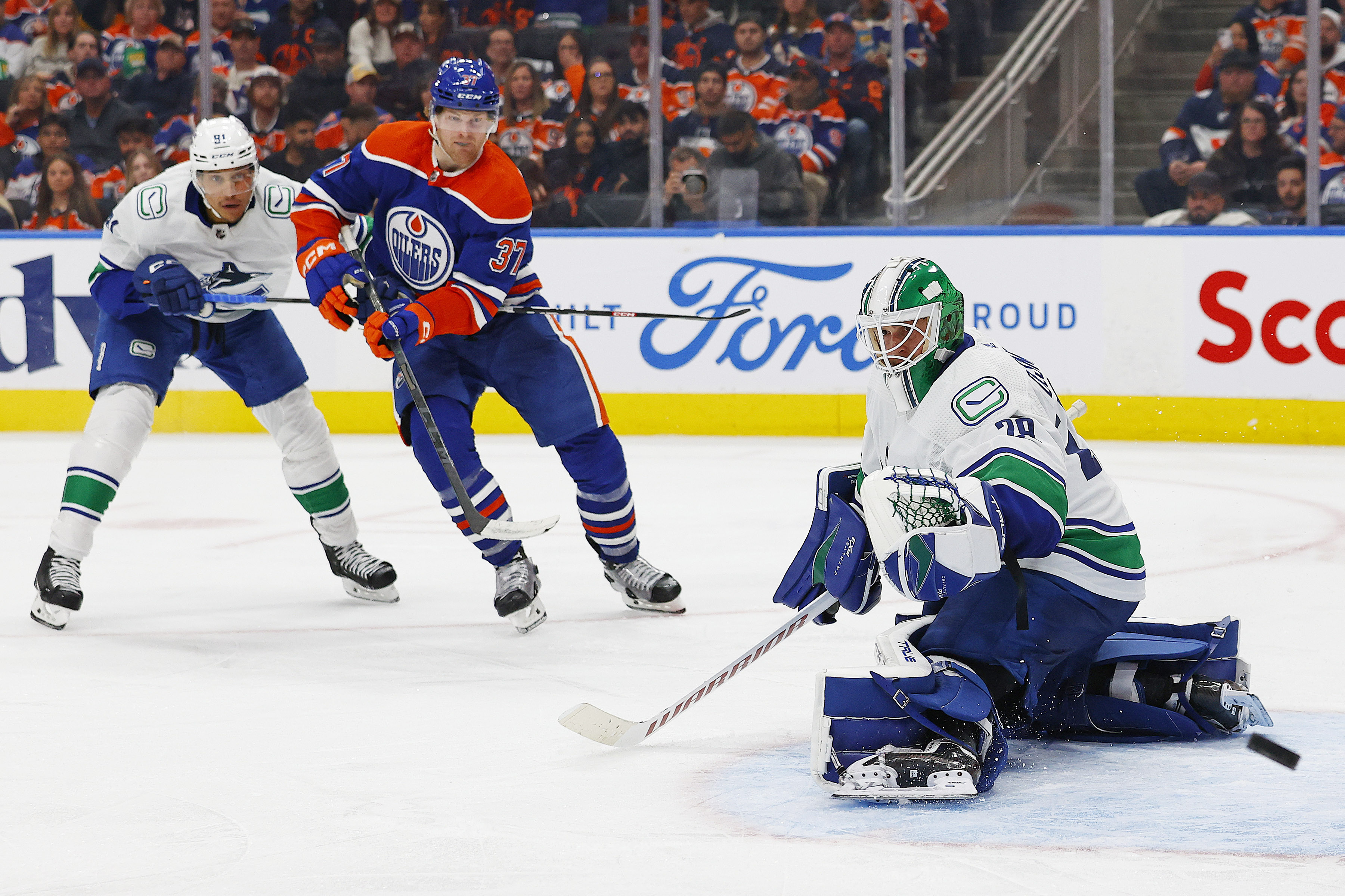 Casey DeSmith shines, Canucks beat Oilers for second straight game - The  Rink Live