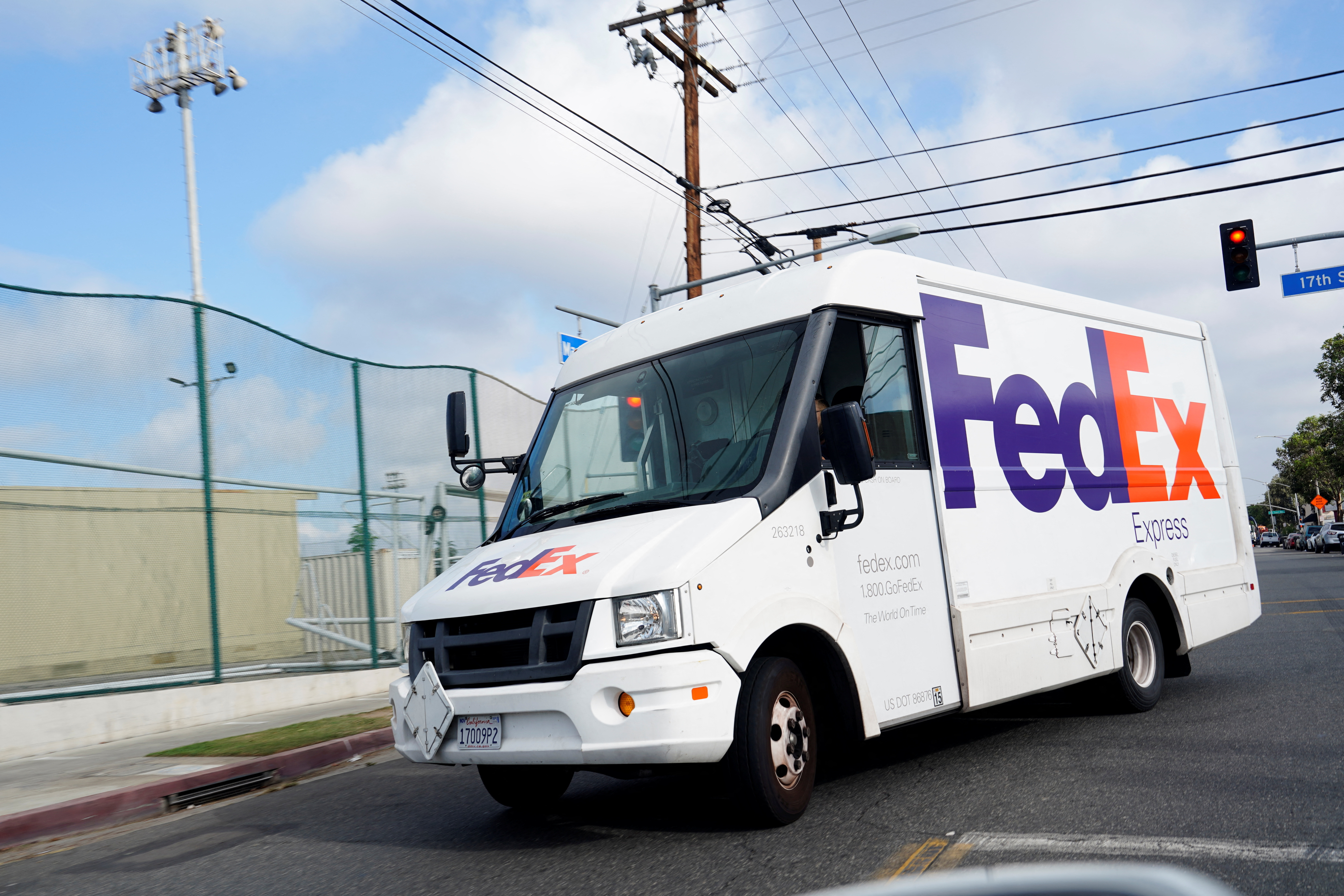 FedEx stock tanks amid recession fears