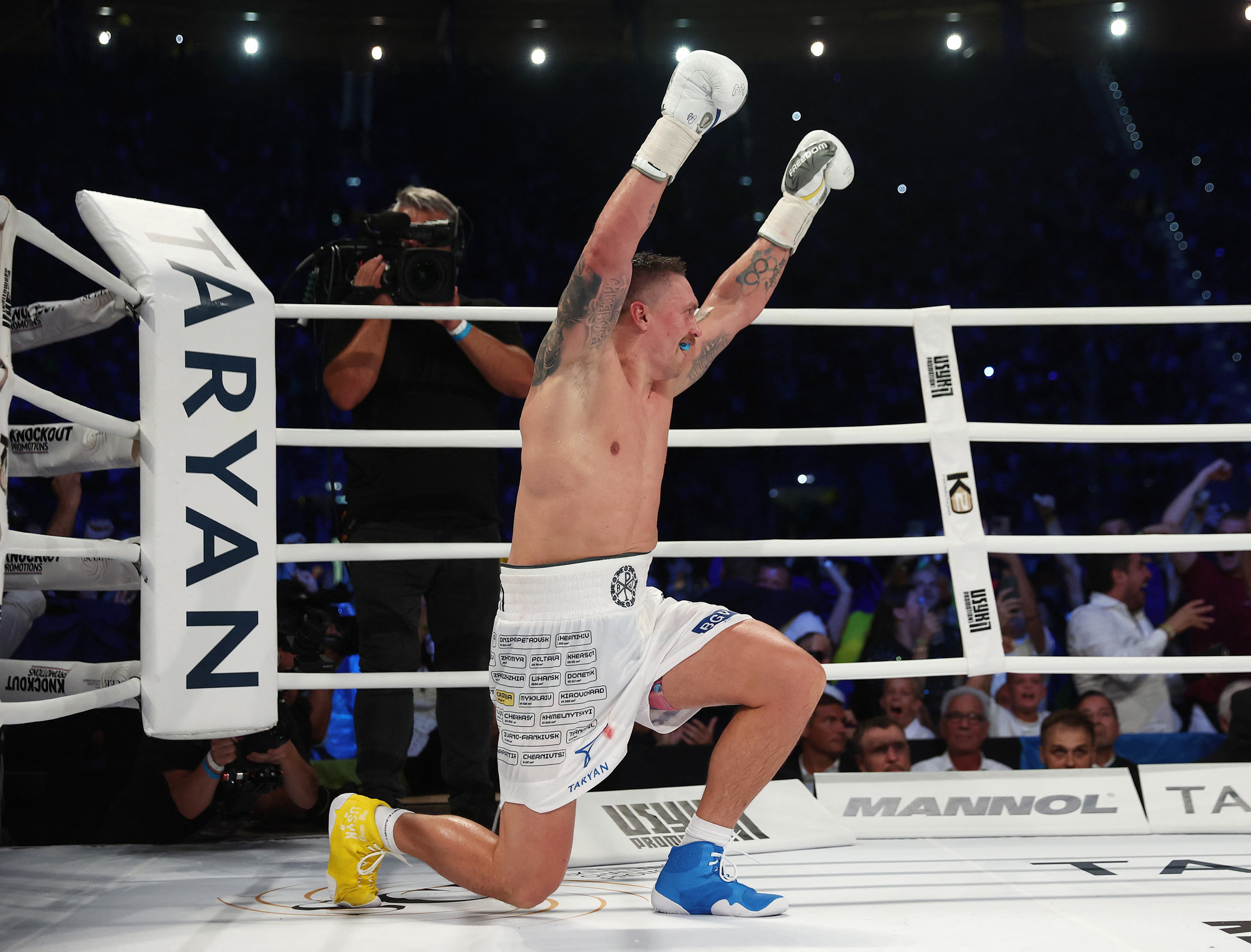 Usyk knocks out Dubois in nine after low blow controversy Reuters
